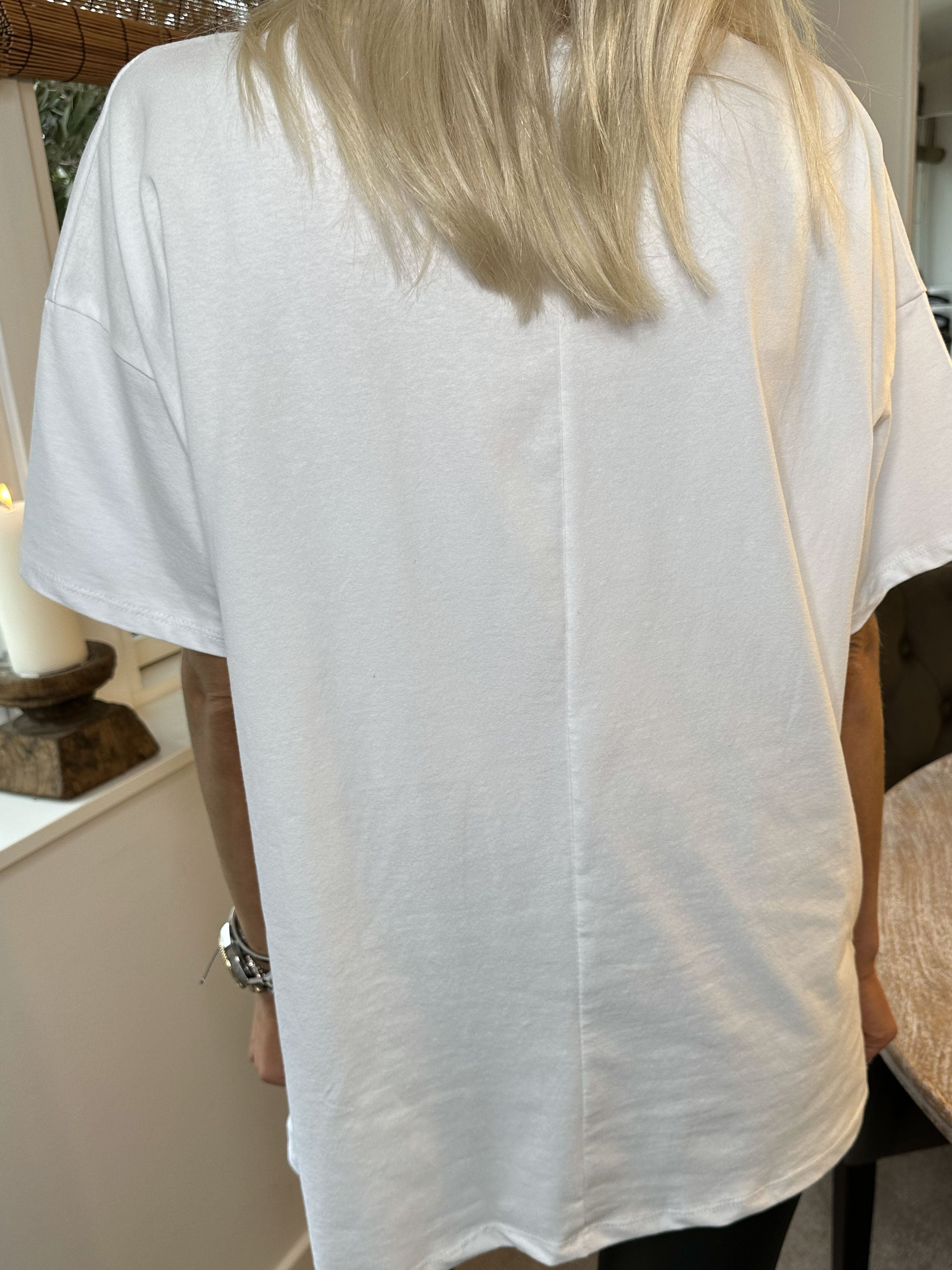 Sofia - Simpel t-shirt med skrift på brystet