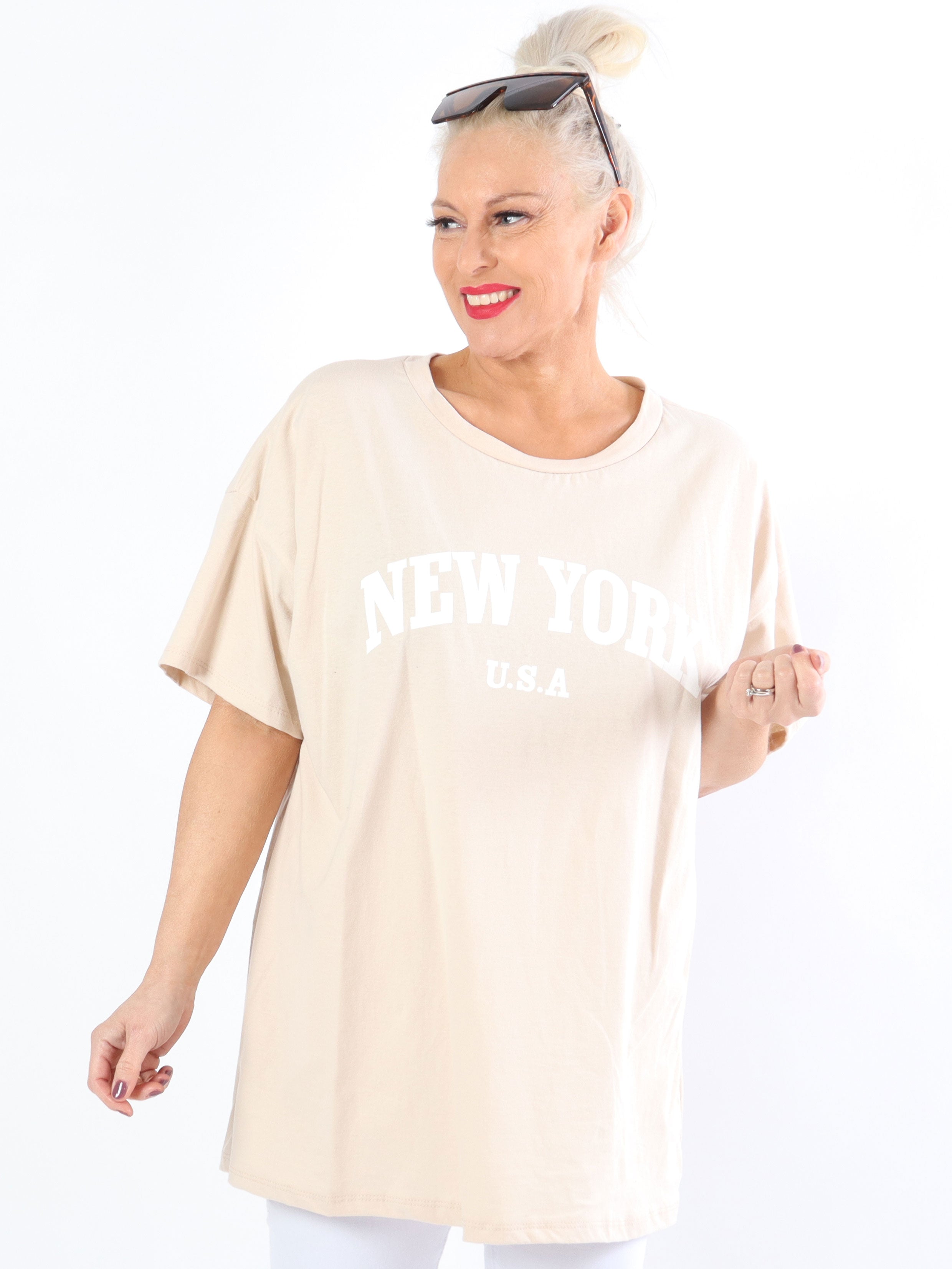 Sofia - Simpel plus size t-shirt med skrift på brystet