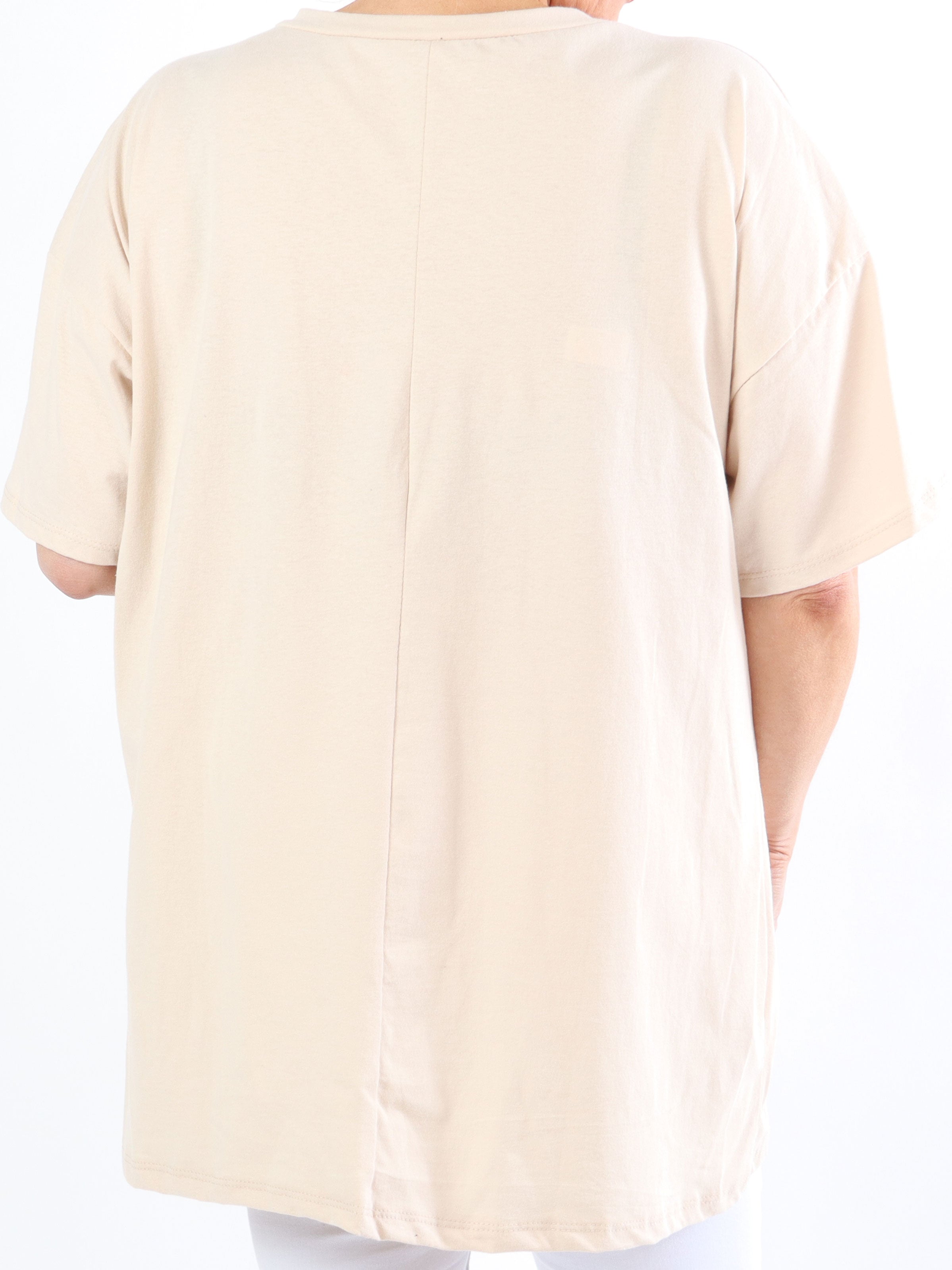 Sofia - Simpel plus size t-shirt med skrift på brystet