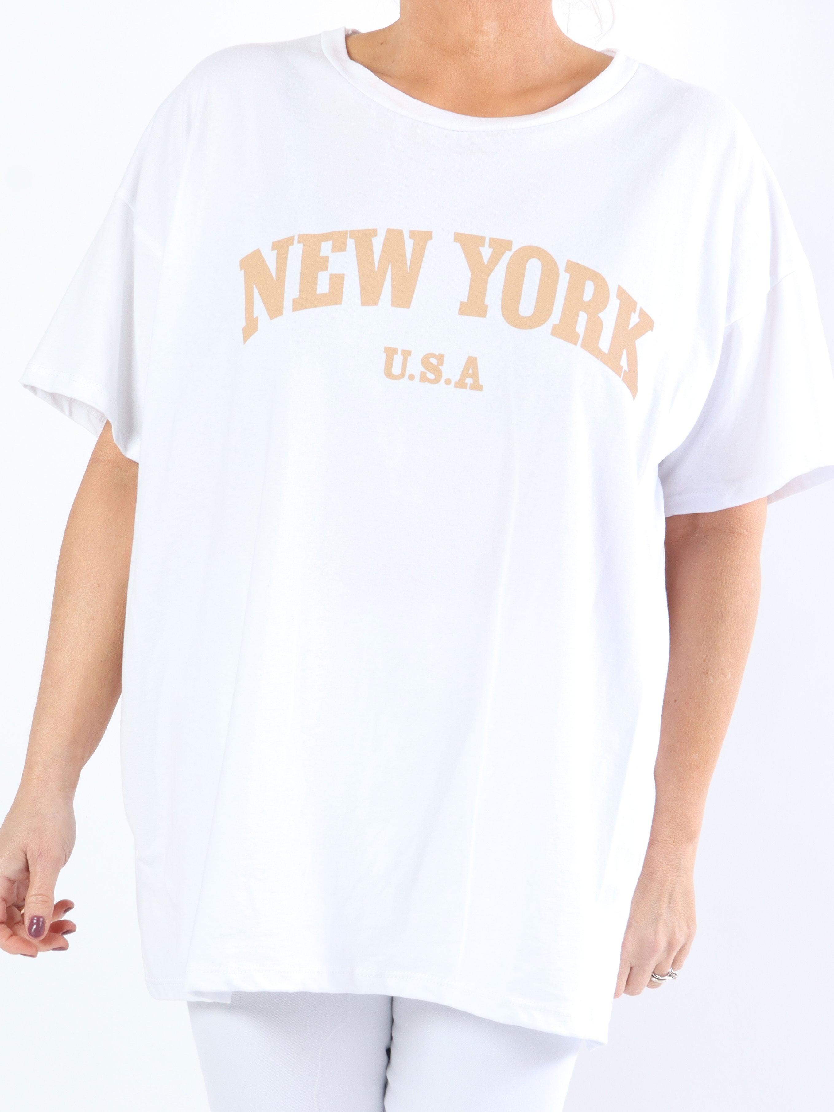 Sofia - Simpel plus size t-shirt med skrift på brystet