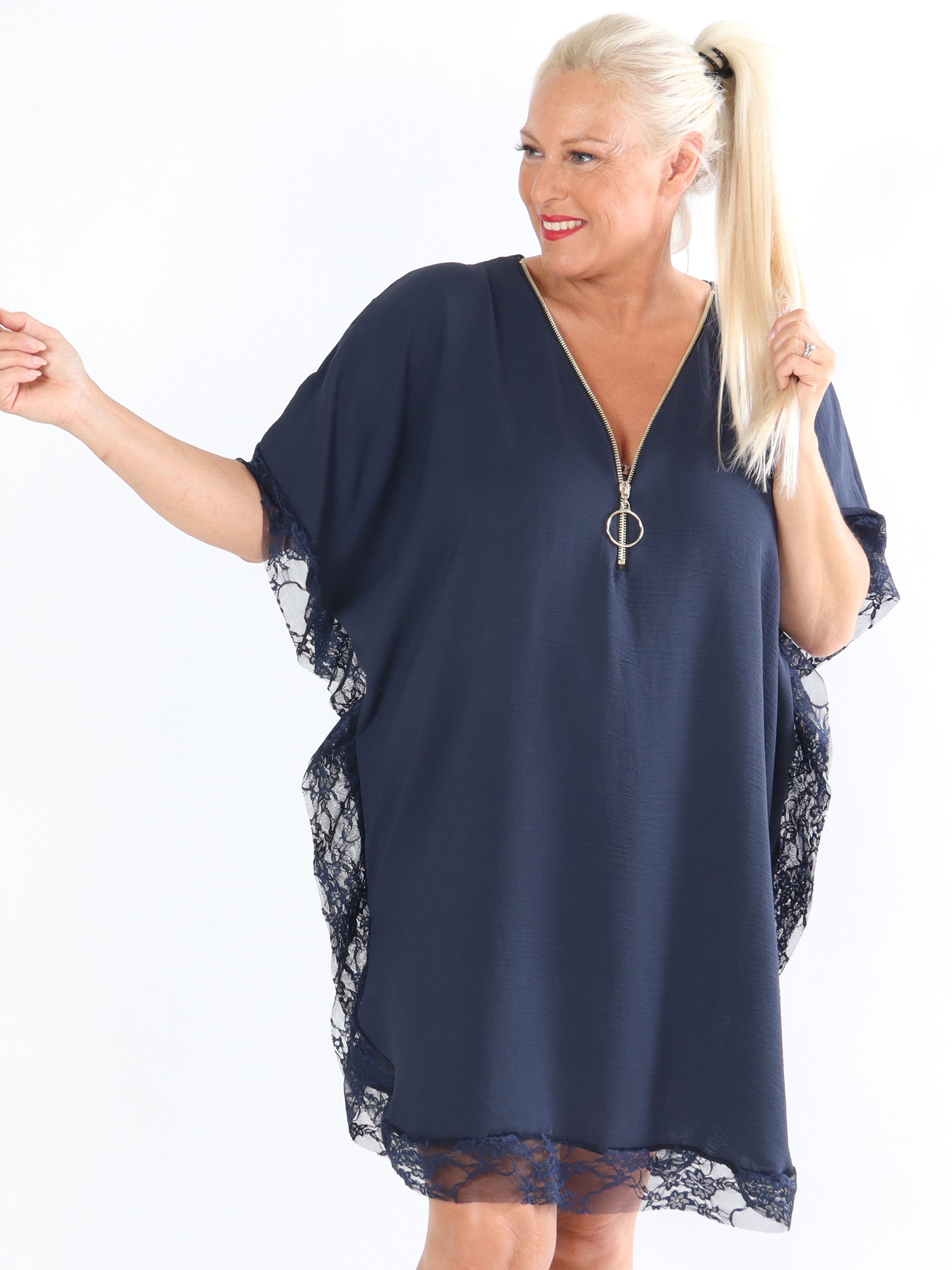 Sofie - Plus size tunika med blonder og lynlås