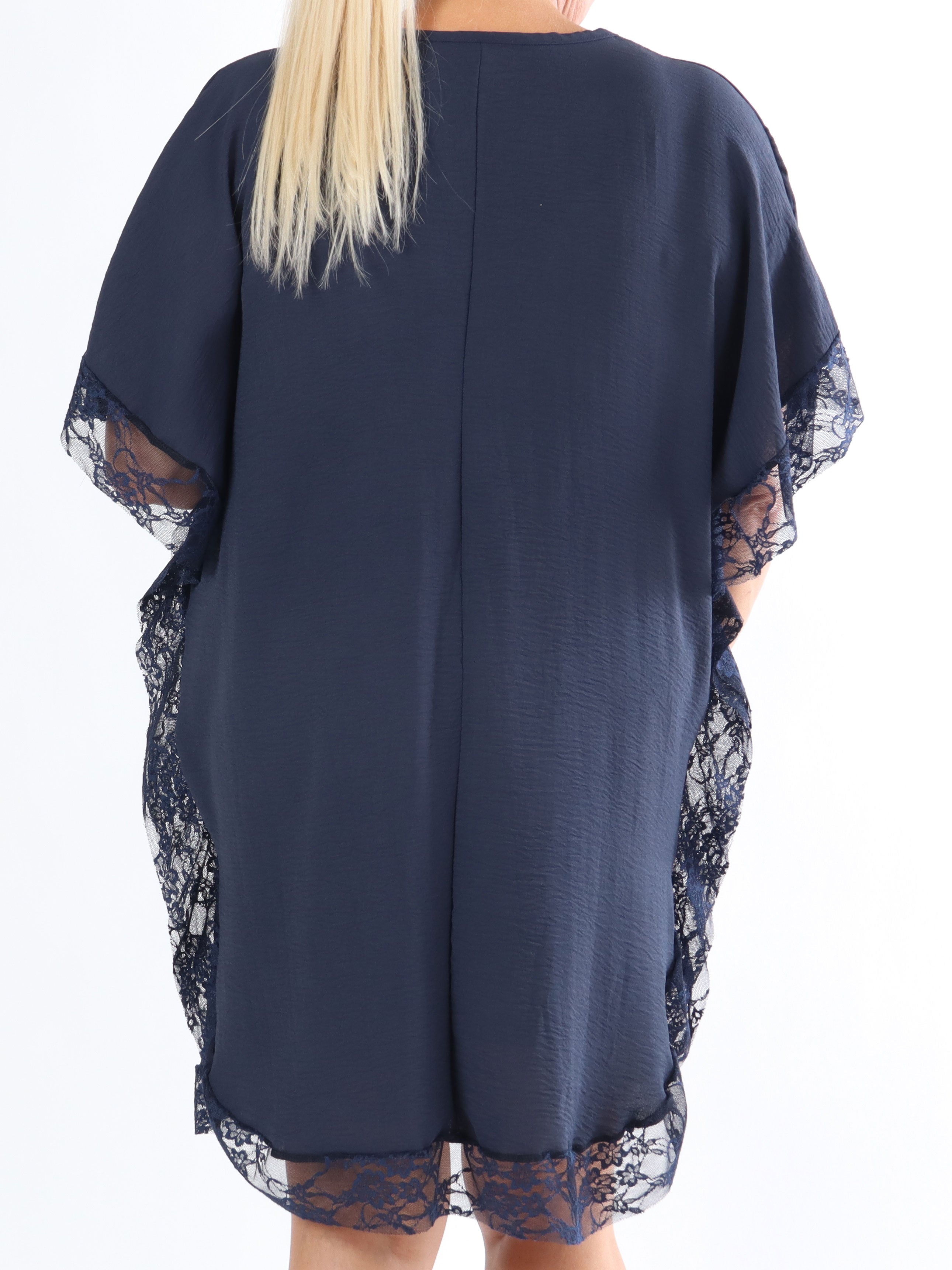 Sofie - Plus size tunika med blonder og lynlås