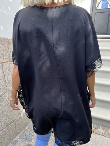 Sofie - Oversize tunika med lynlås og blonder