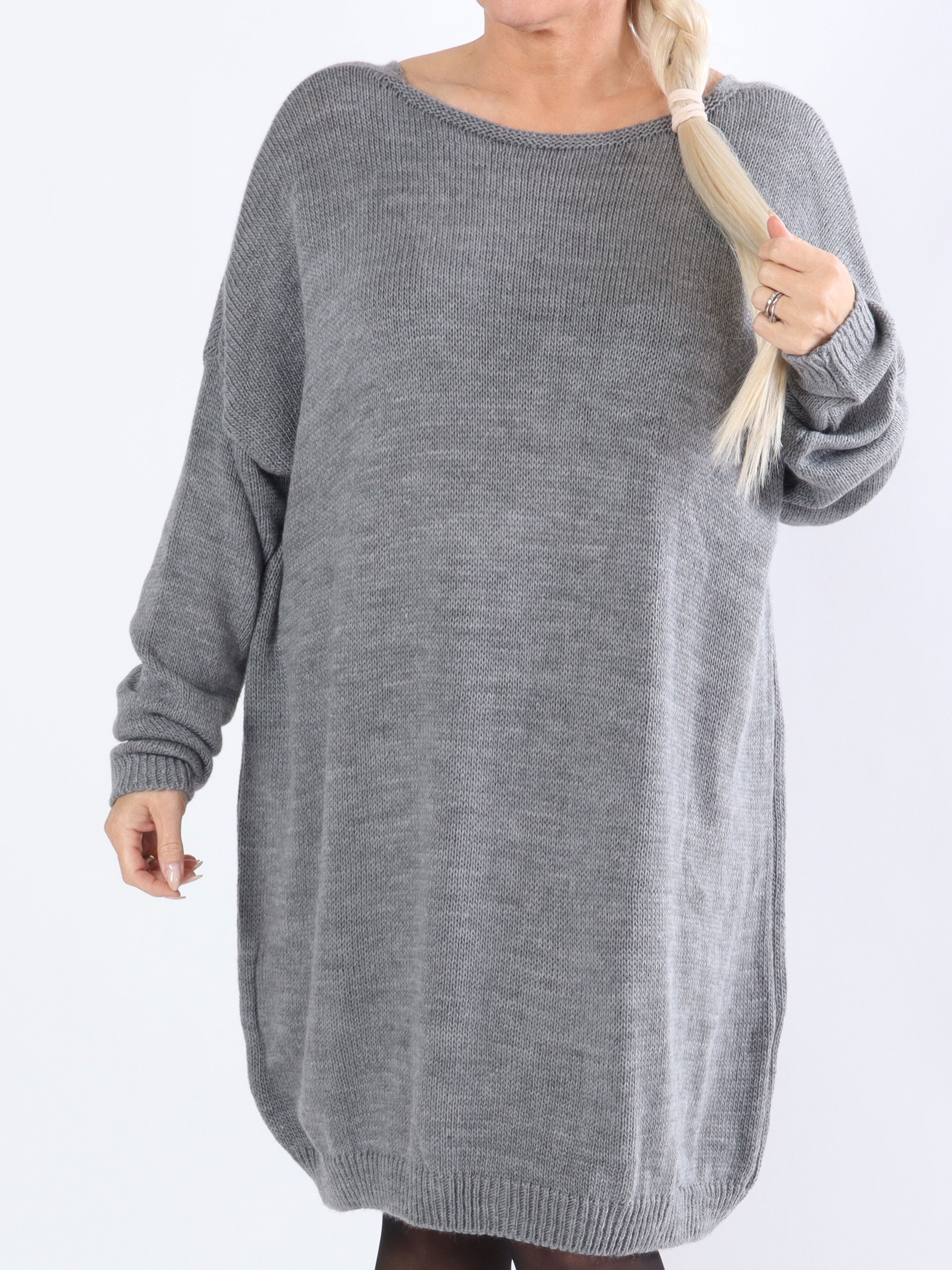 Stella - Simpel strikkjole i plus size med dyb ryg