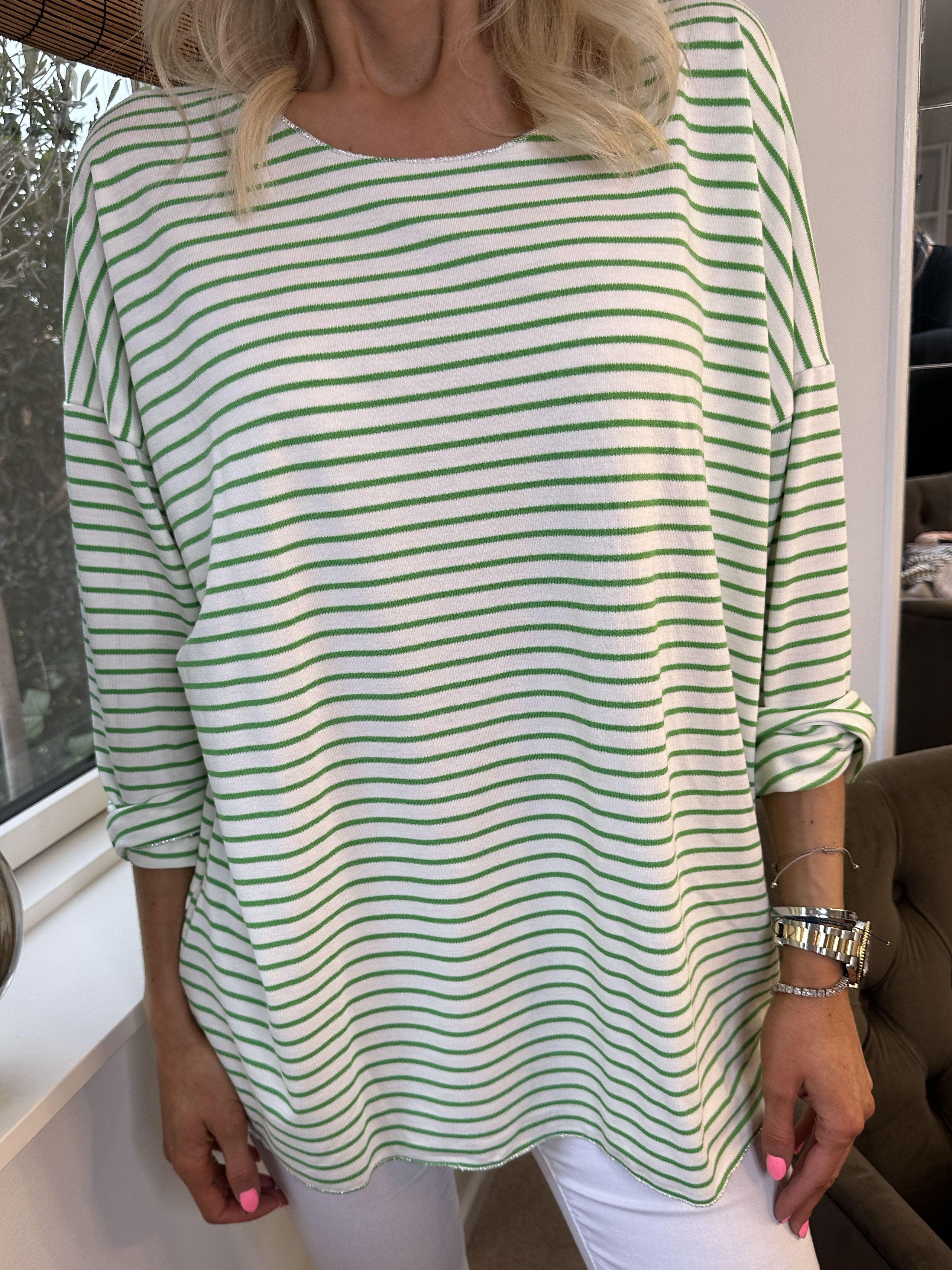 Stripe - Hvid blød bluse med tynde striber