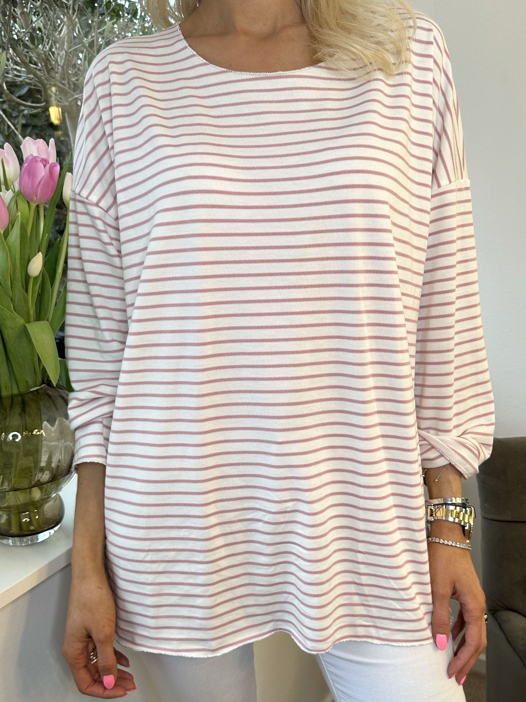 Stripe - Hvid blød bluse med tynde striber
