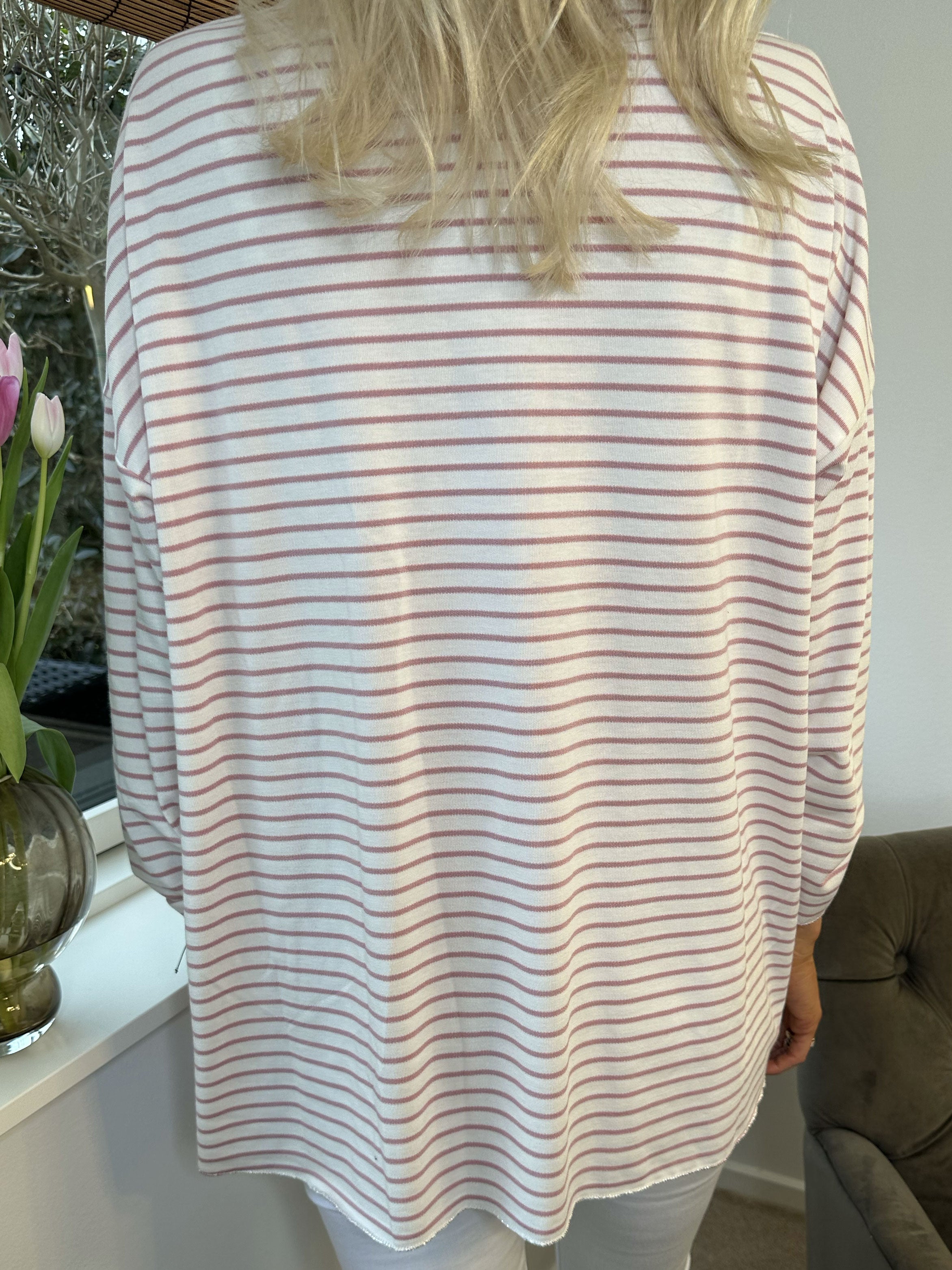 Stripe - Hvid blød bluse med tynde striber
