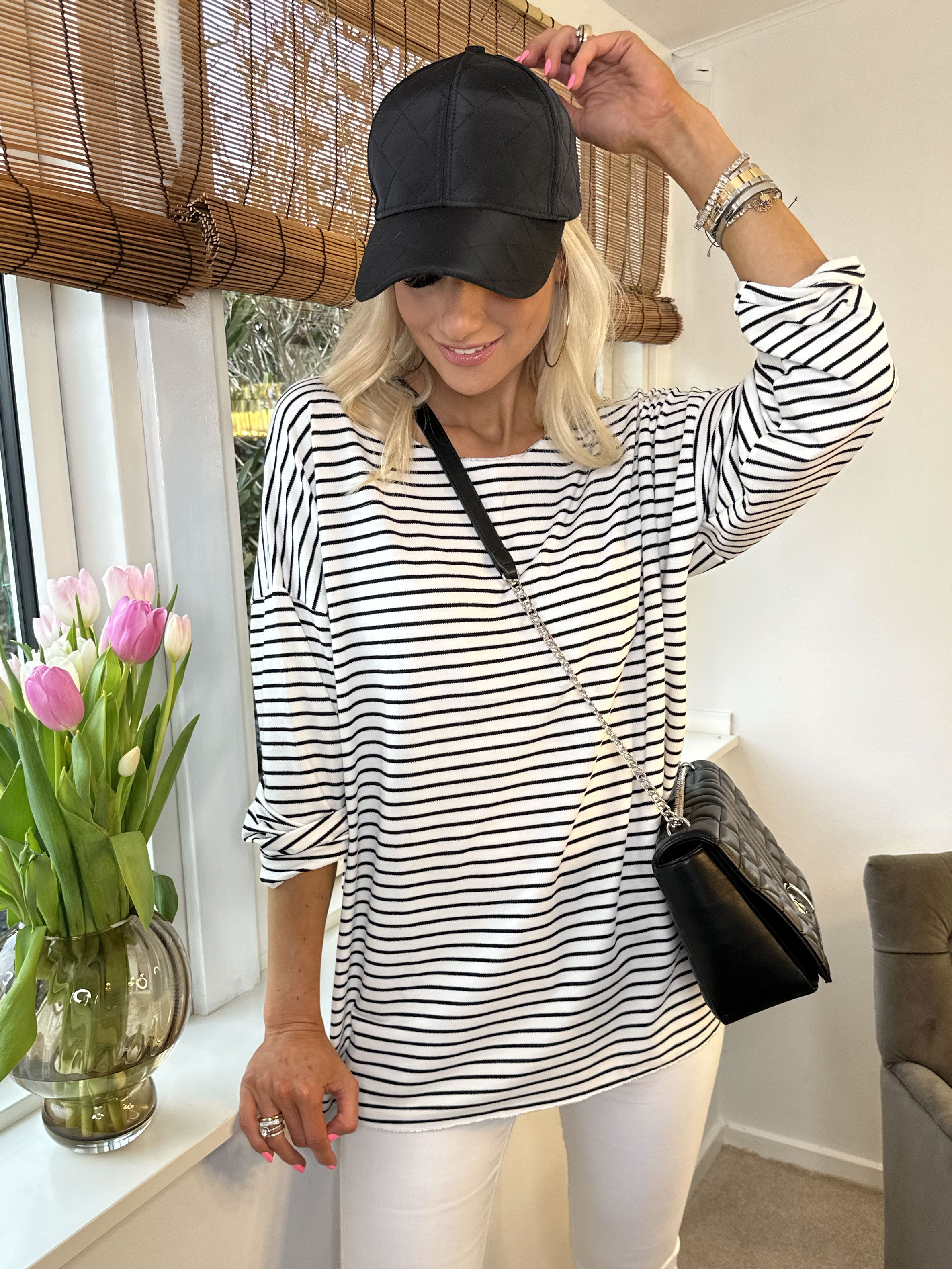 Stripe - Hvid blød bluse med tynde striber