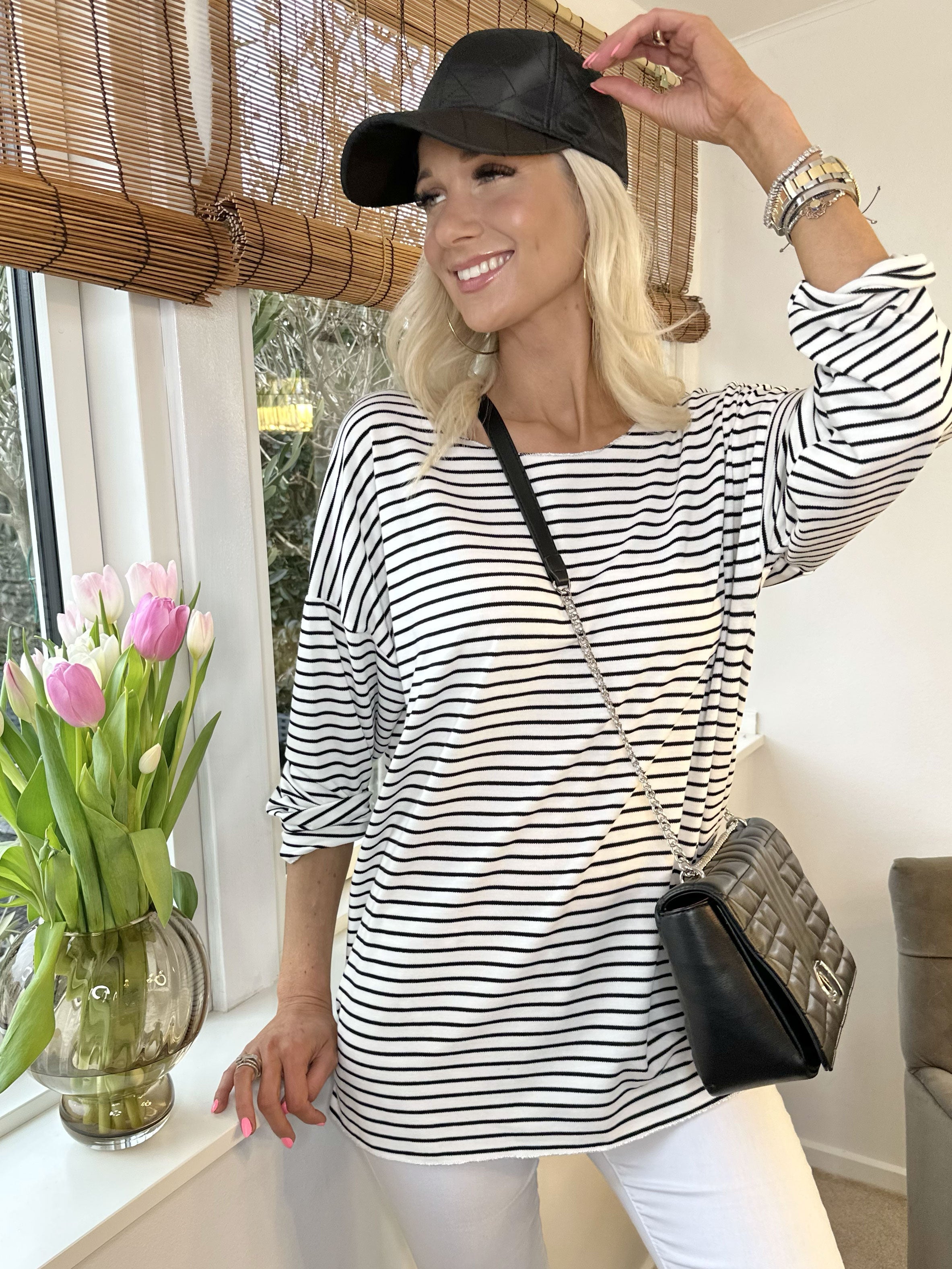 Stripe - Hvid blød bluse med tynde striber