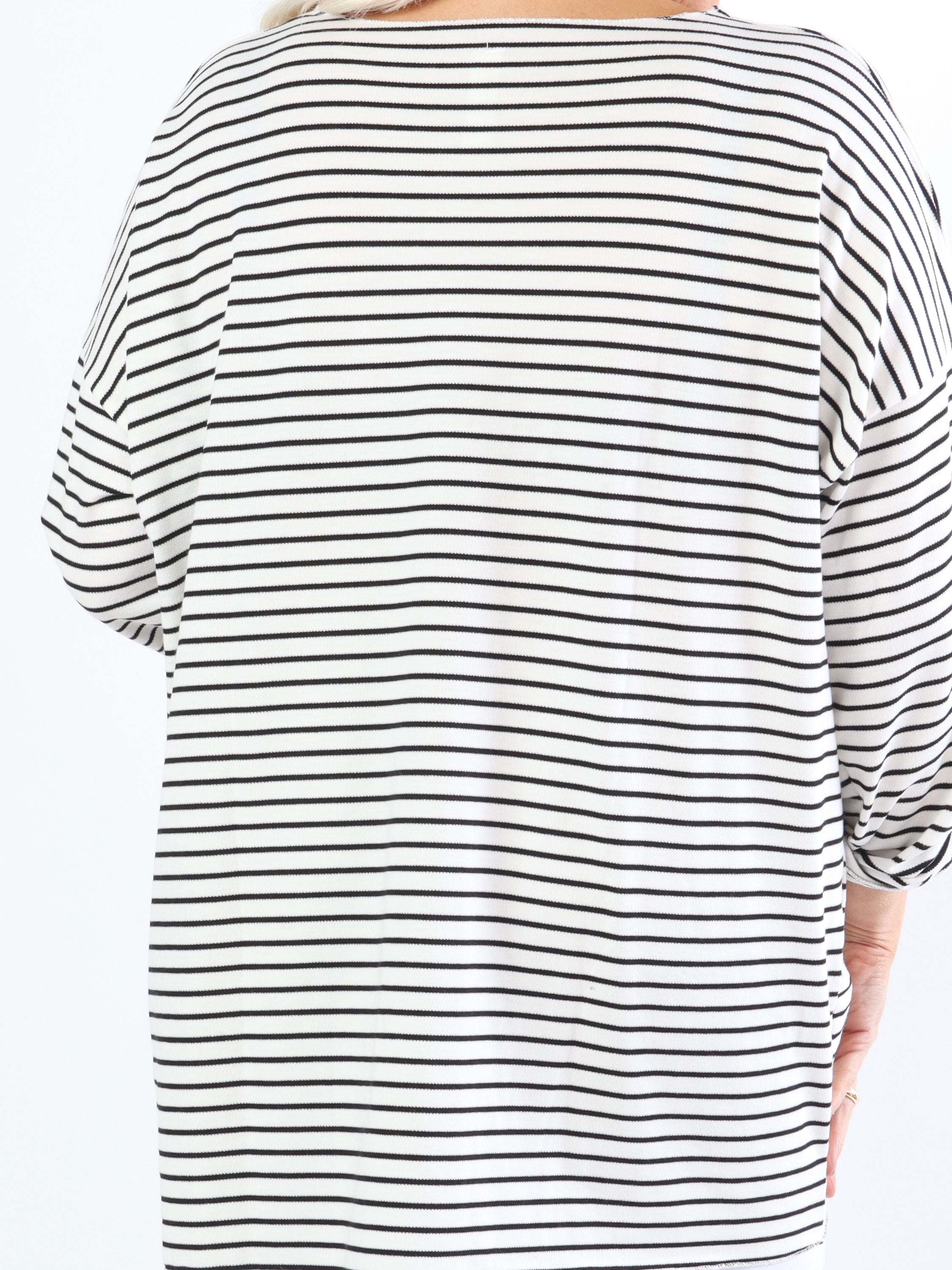Stripe - Hvid blød plus size bluse med tynde striber