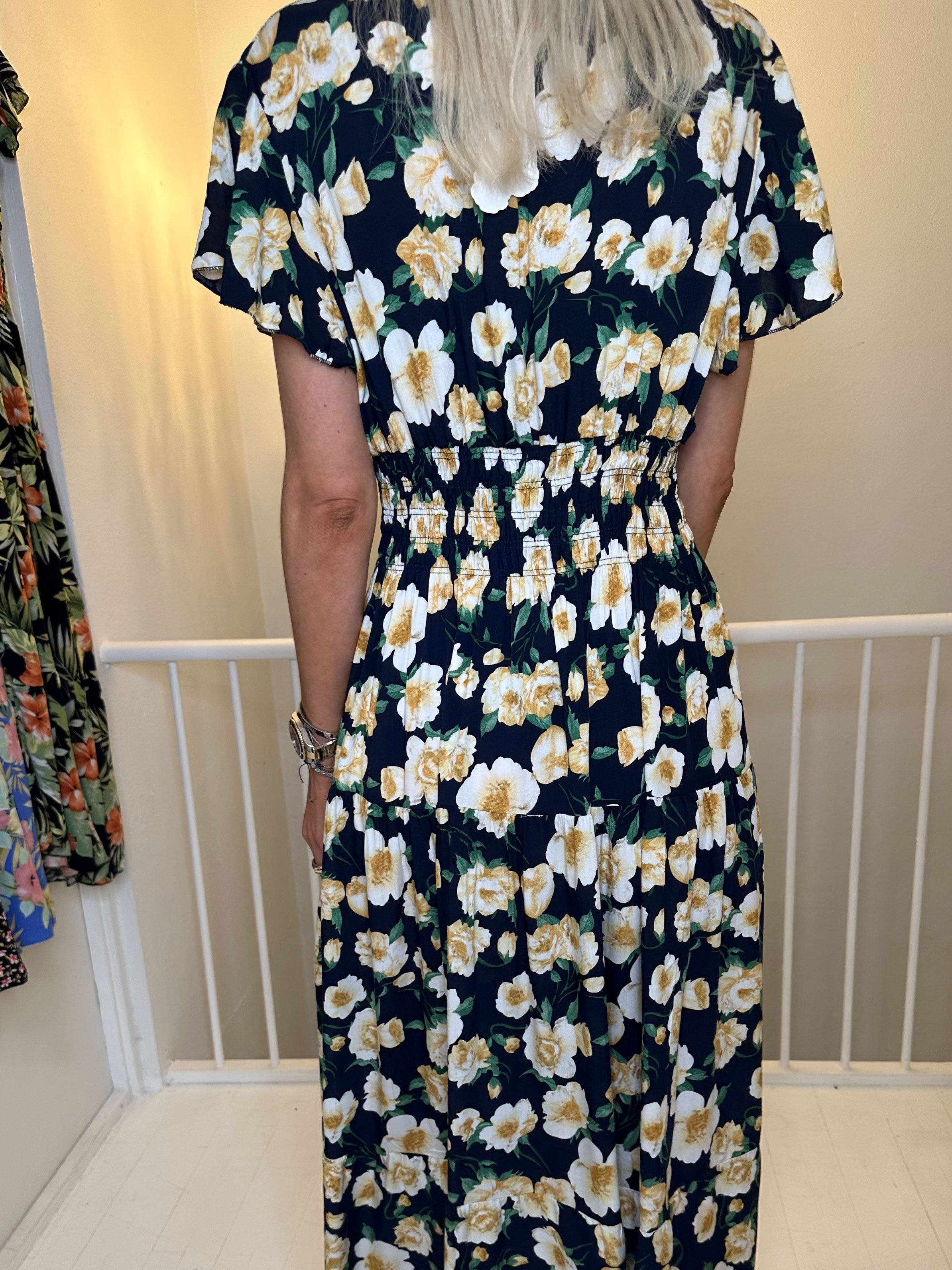 Summer Big Flower - Lang kjole med blomsterprint og flæser