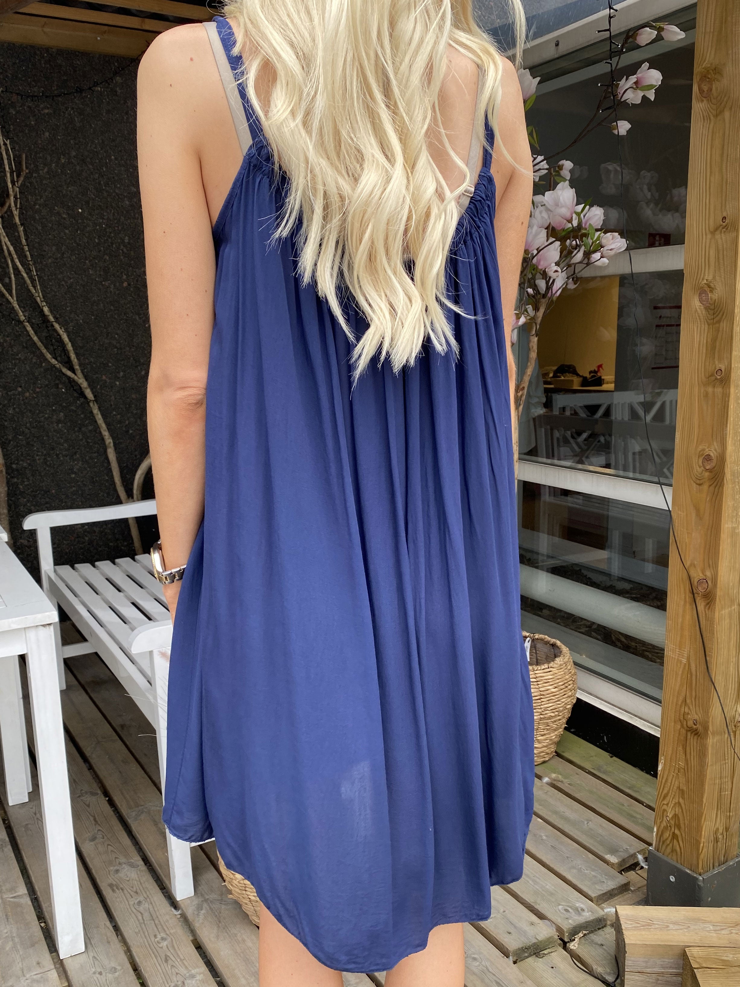 Sunshines - Kjole i let og afslappet look