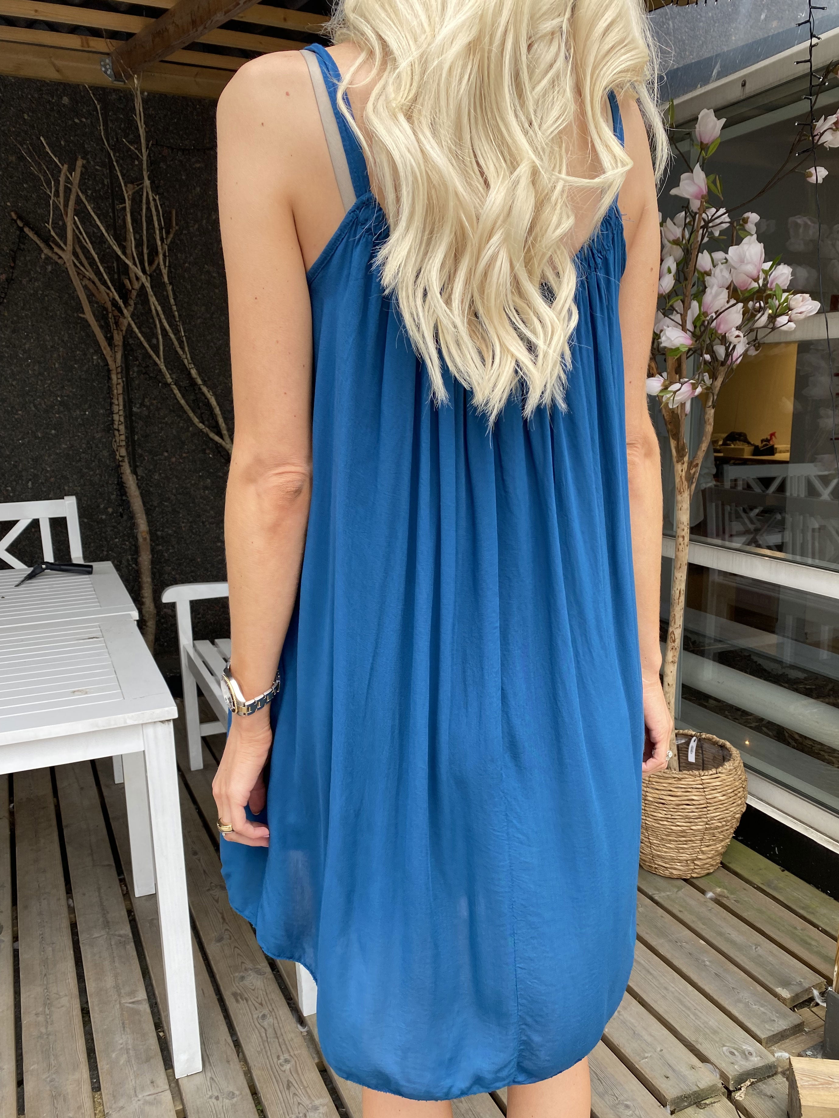 Sunshines - Kjole i let og afslappet look