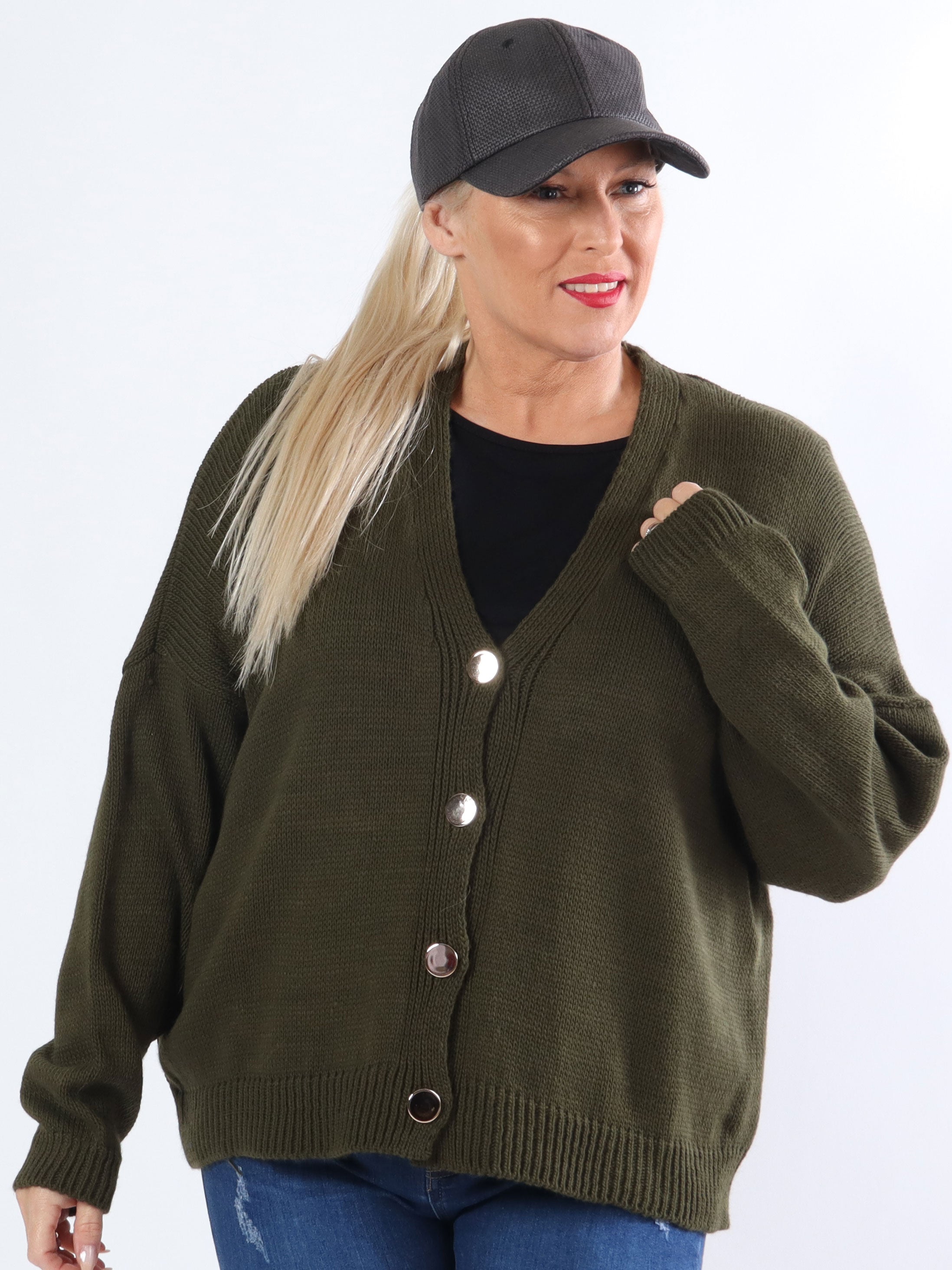 Susana - Kort plus size strikcardigan med skinnende knapper