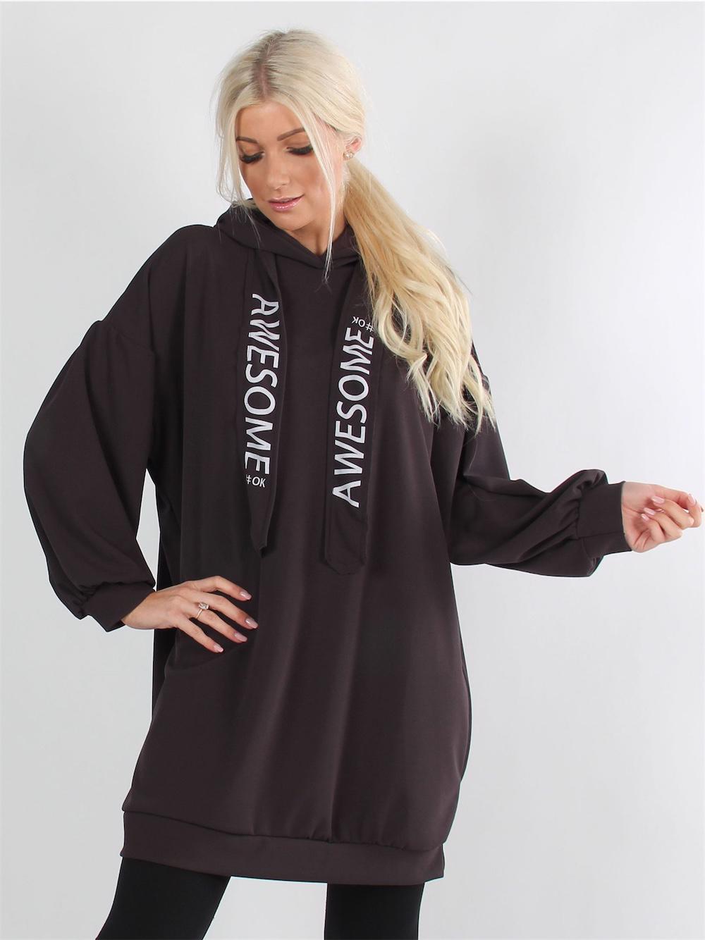 Tabitta - Armygrøn joggingkjole med hvidt skrift og hætte