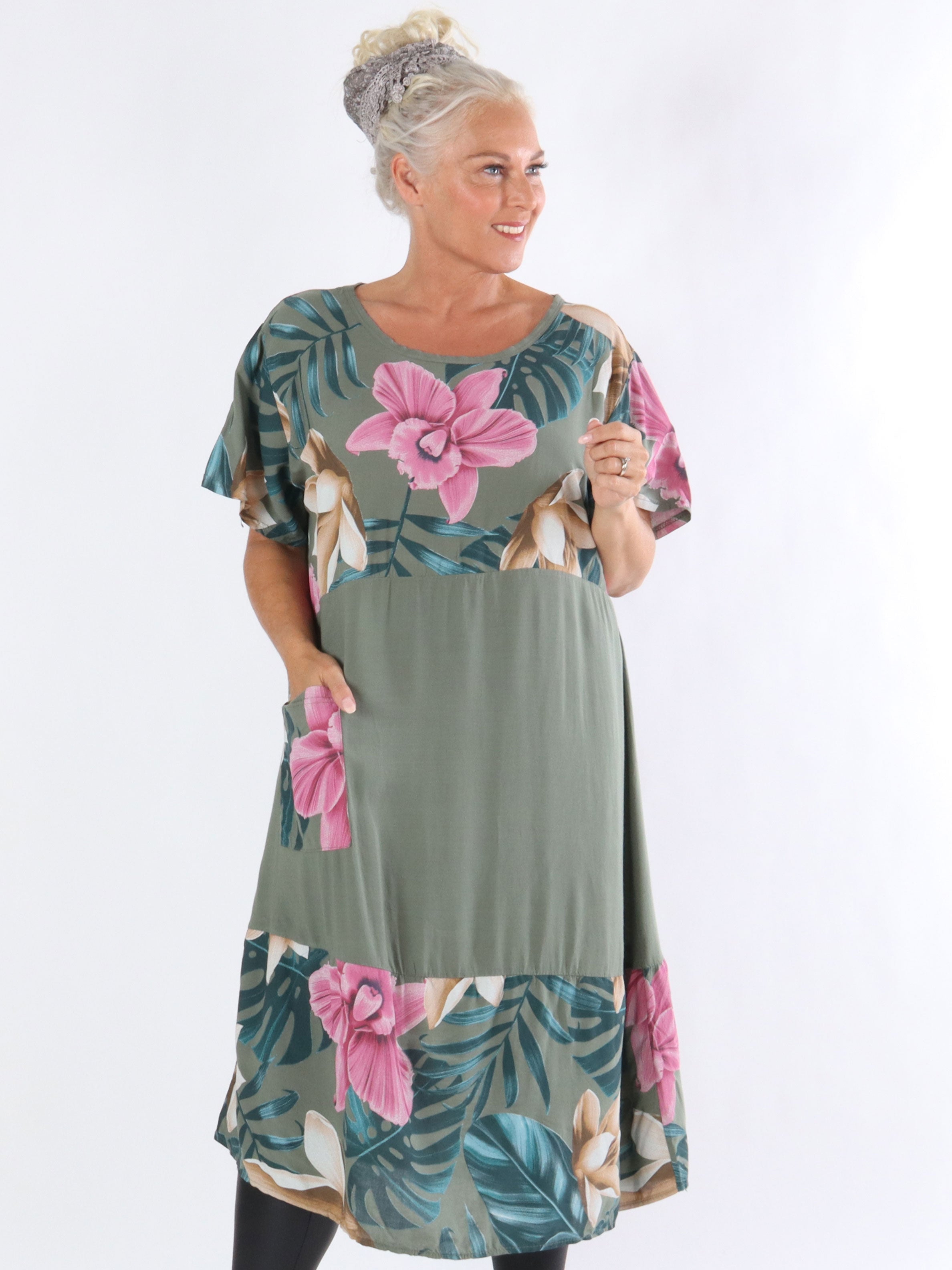 Taimi - Kjole med blomstermotiv og lomme