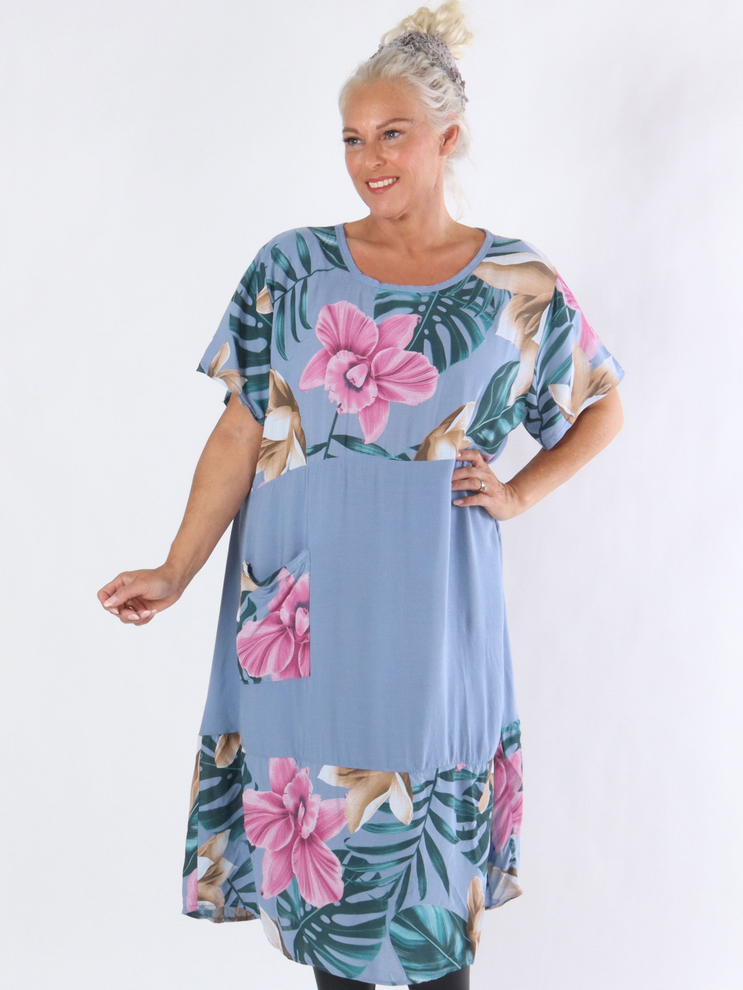 Taimi - Kjole med blomstermotiv og lomme