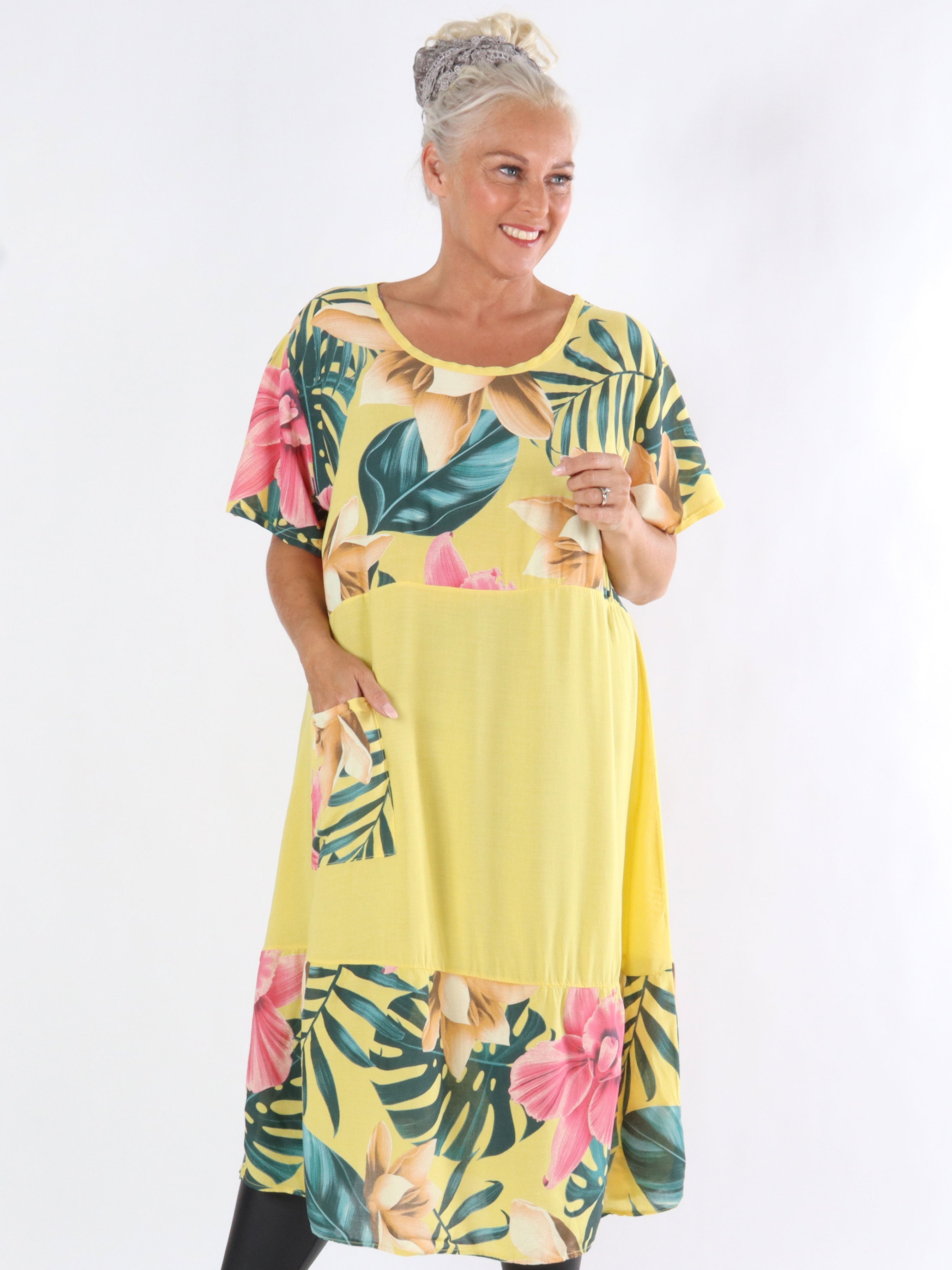 Taimi - Kjole med blomstermotiv og lomme