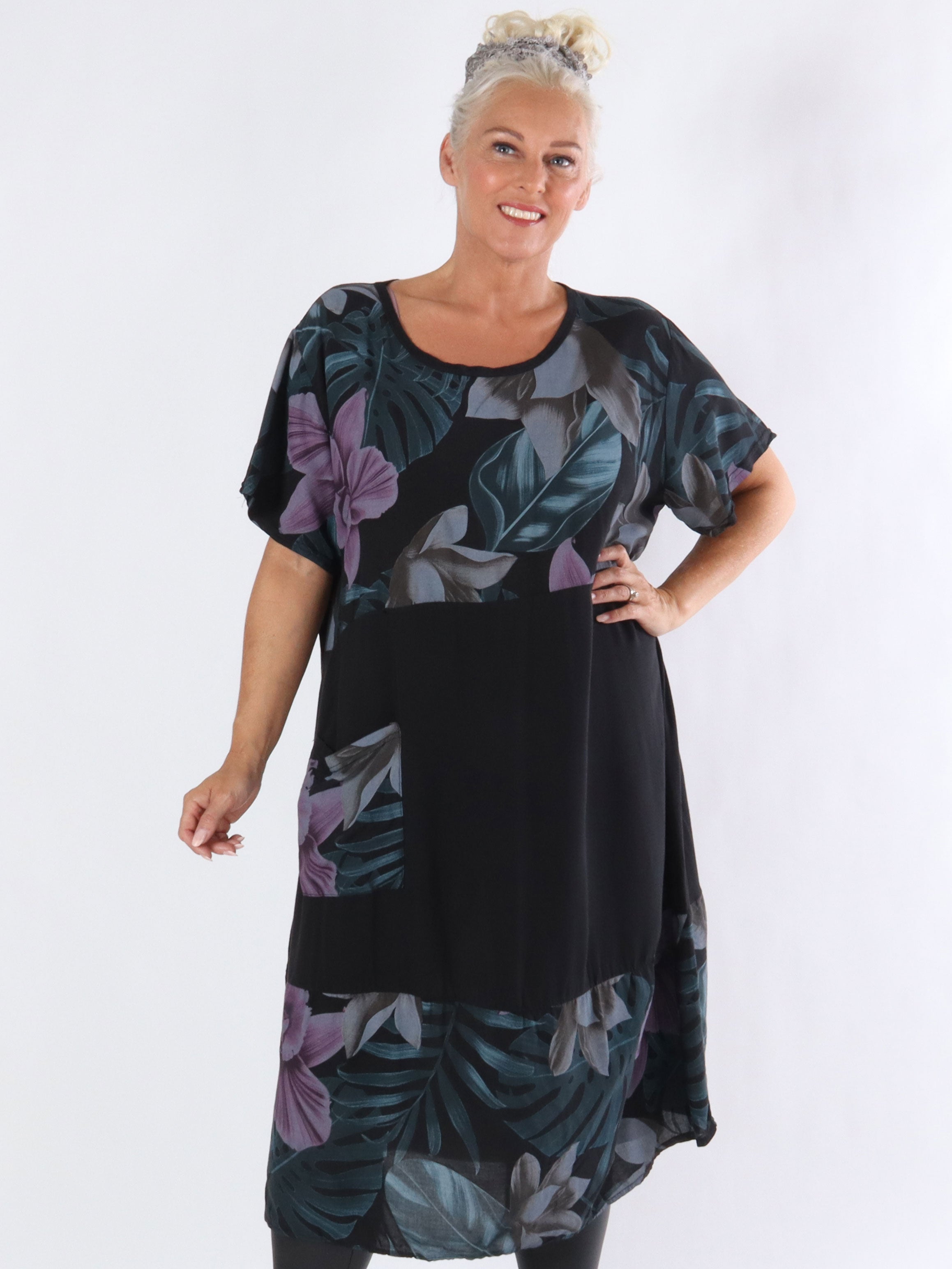 Taimi - Kjole med blomstermotiv og lomme