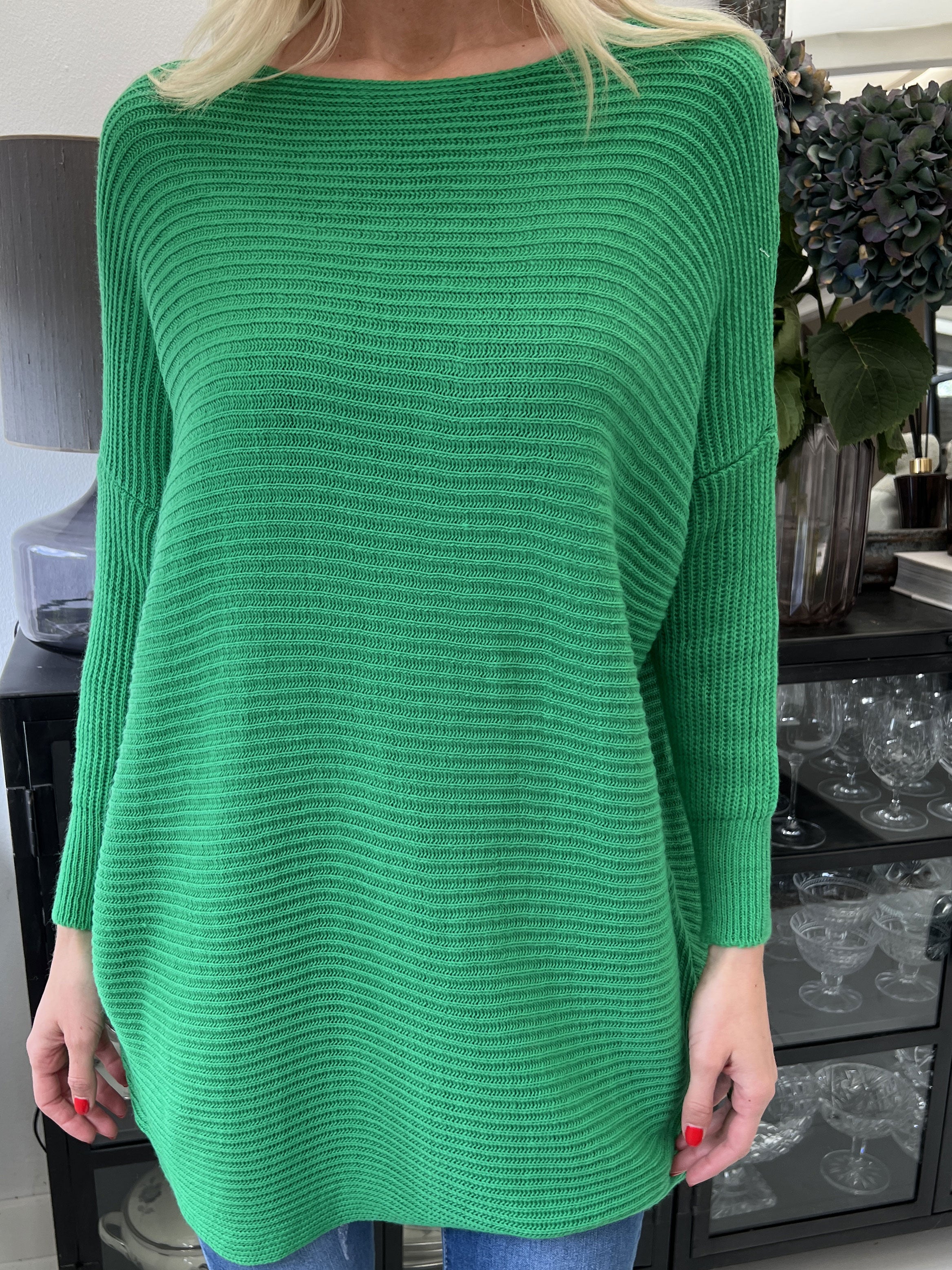 Teddy - Strikbluse med tætsiddende ærmer