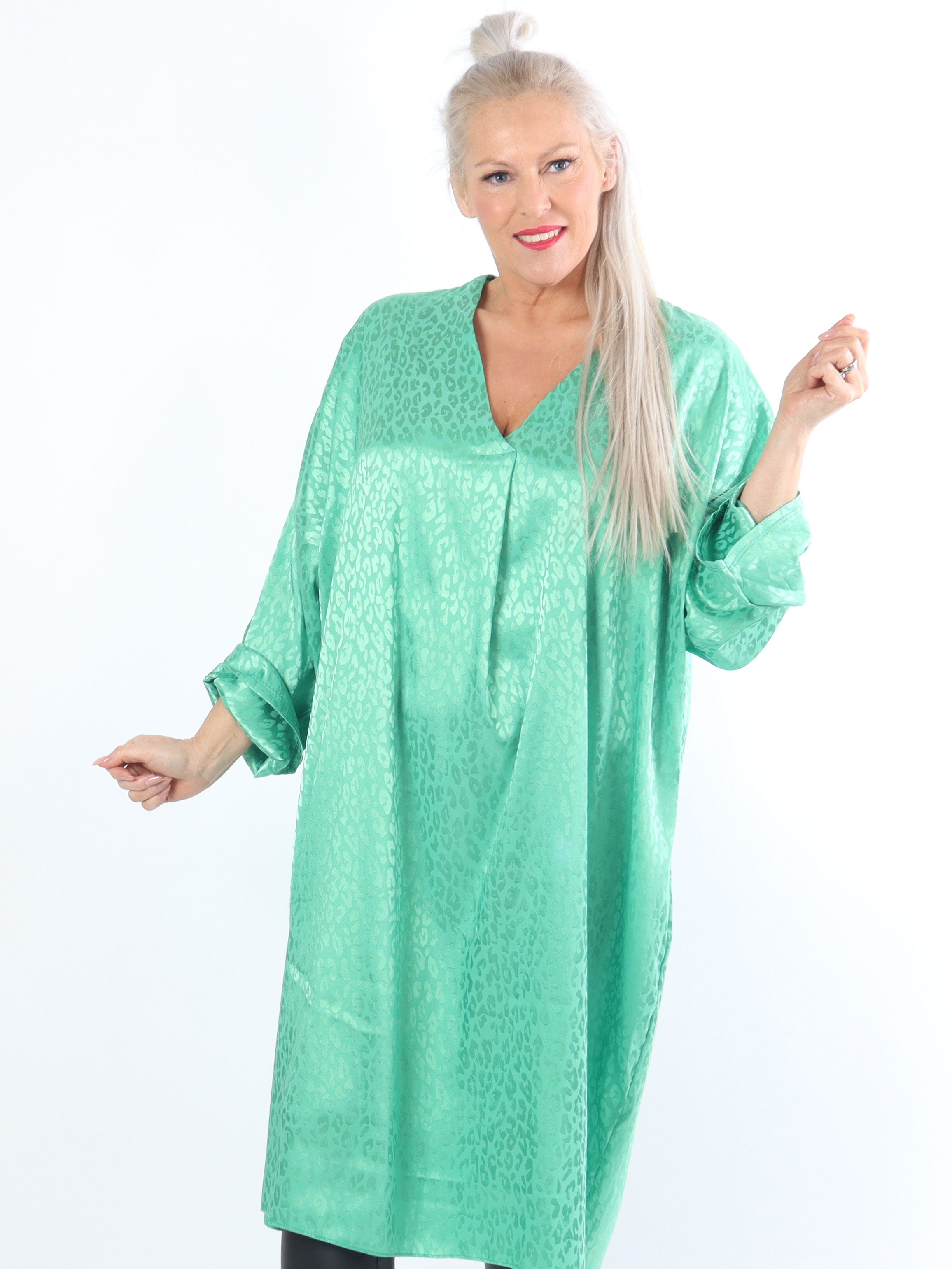 Telly - Plus size tunika med leopardpletter i silkelook