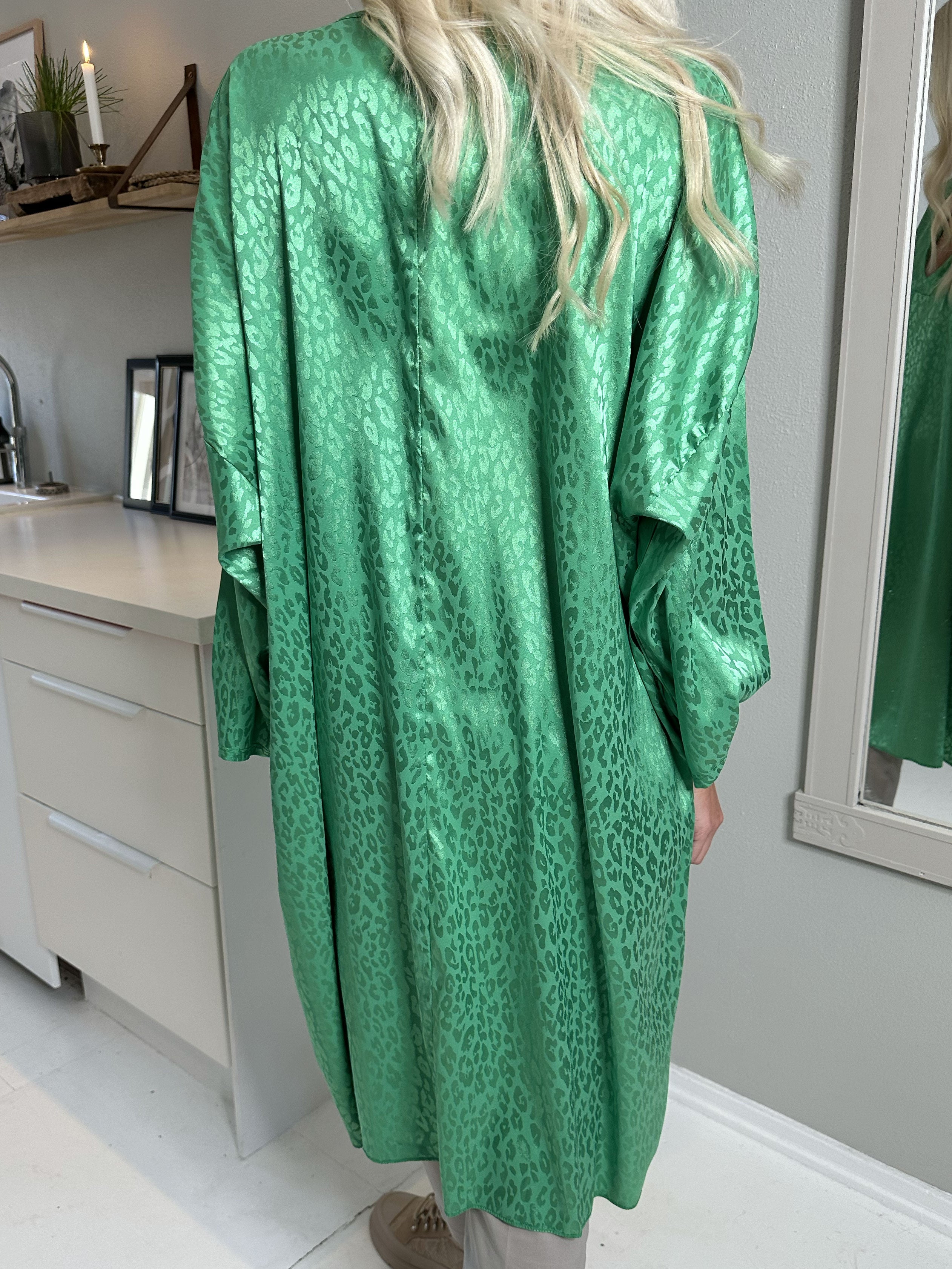 Telly - Tunika med leopardpletter i silkelook