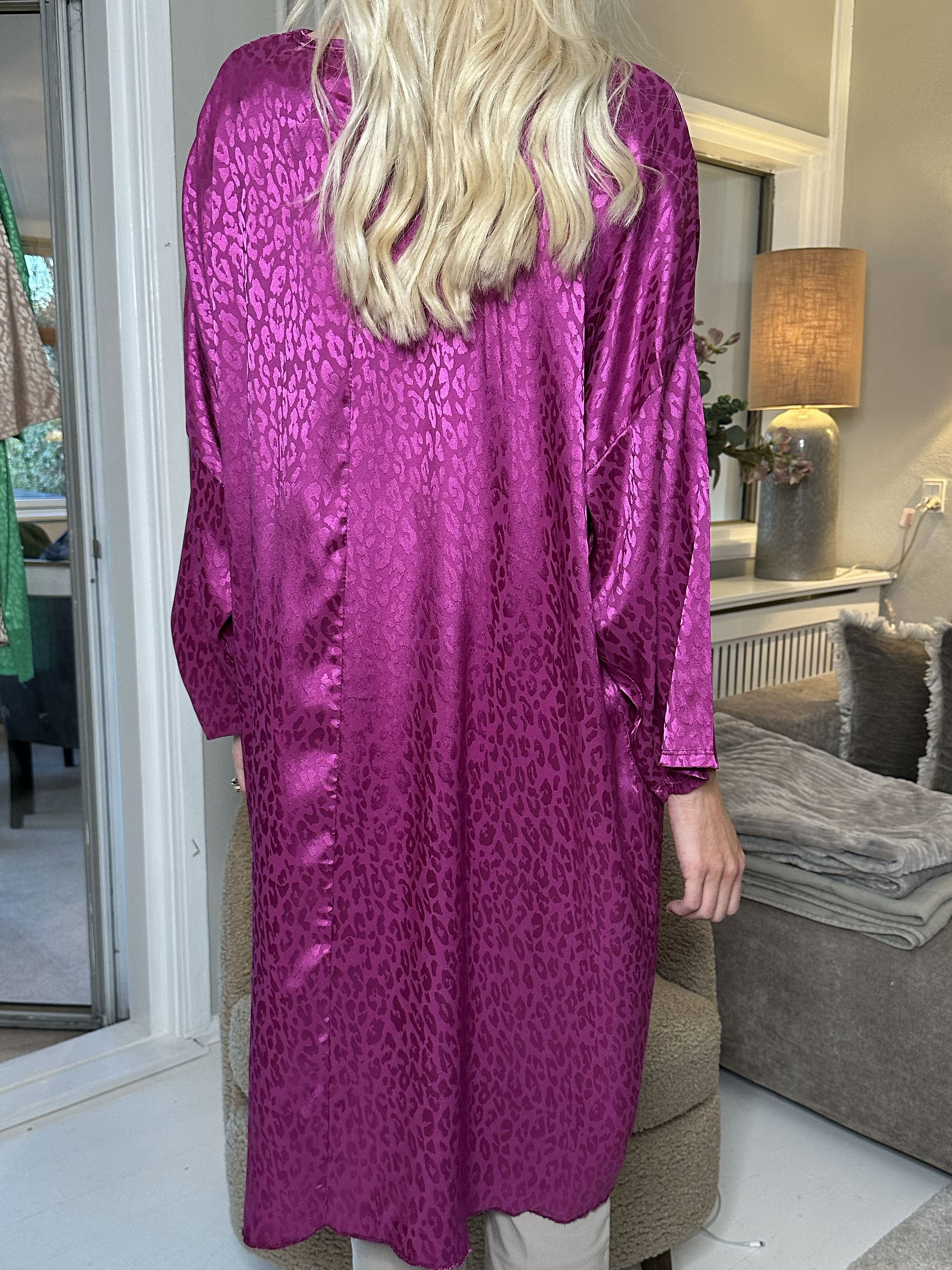 Telly - Tunika med leopardpletter i silkelook