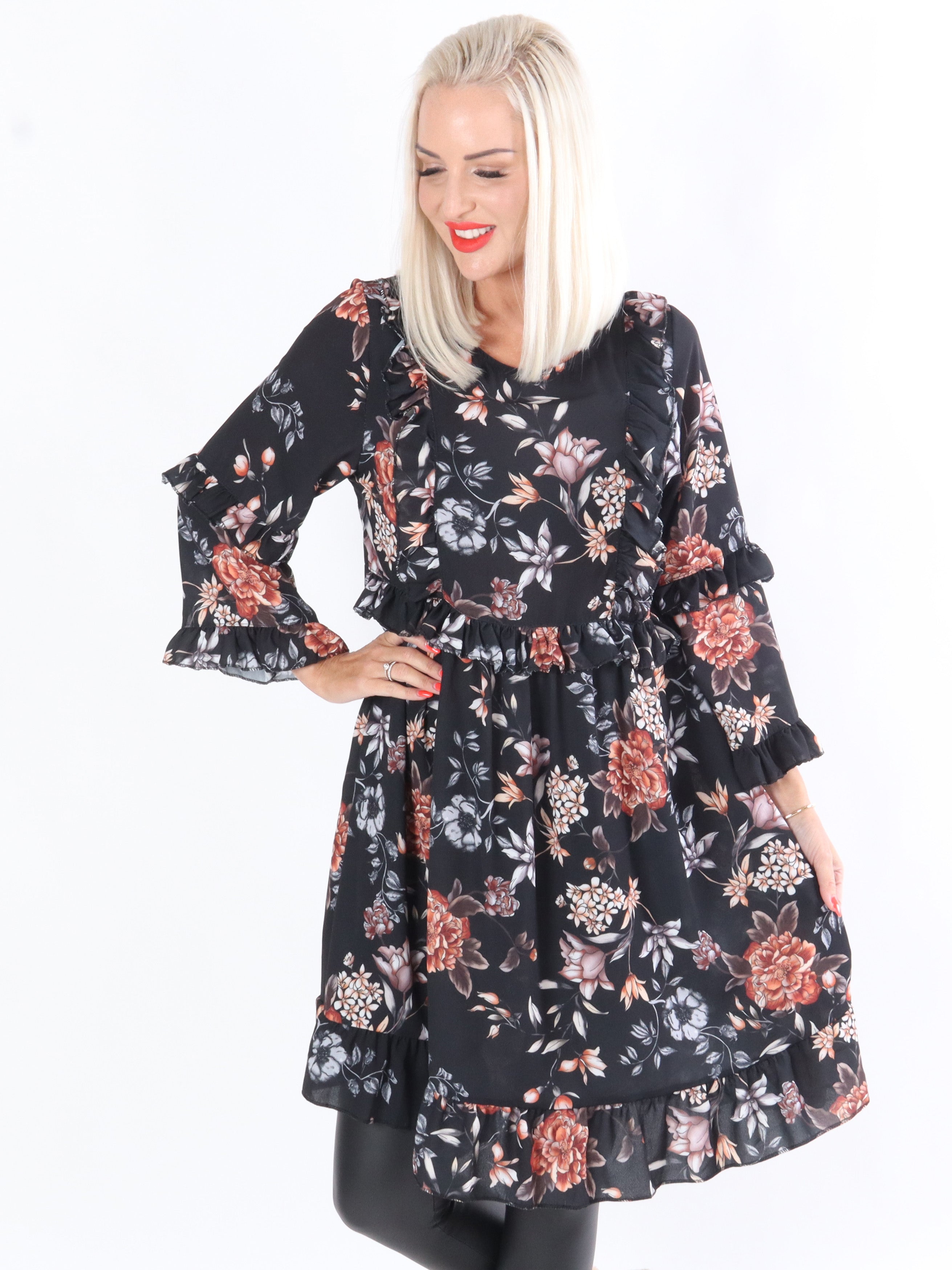 Thyra - Kjole i med flæsekanter foran