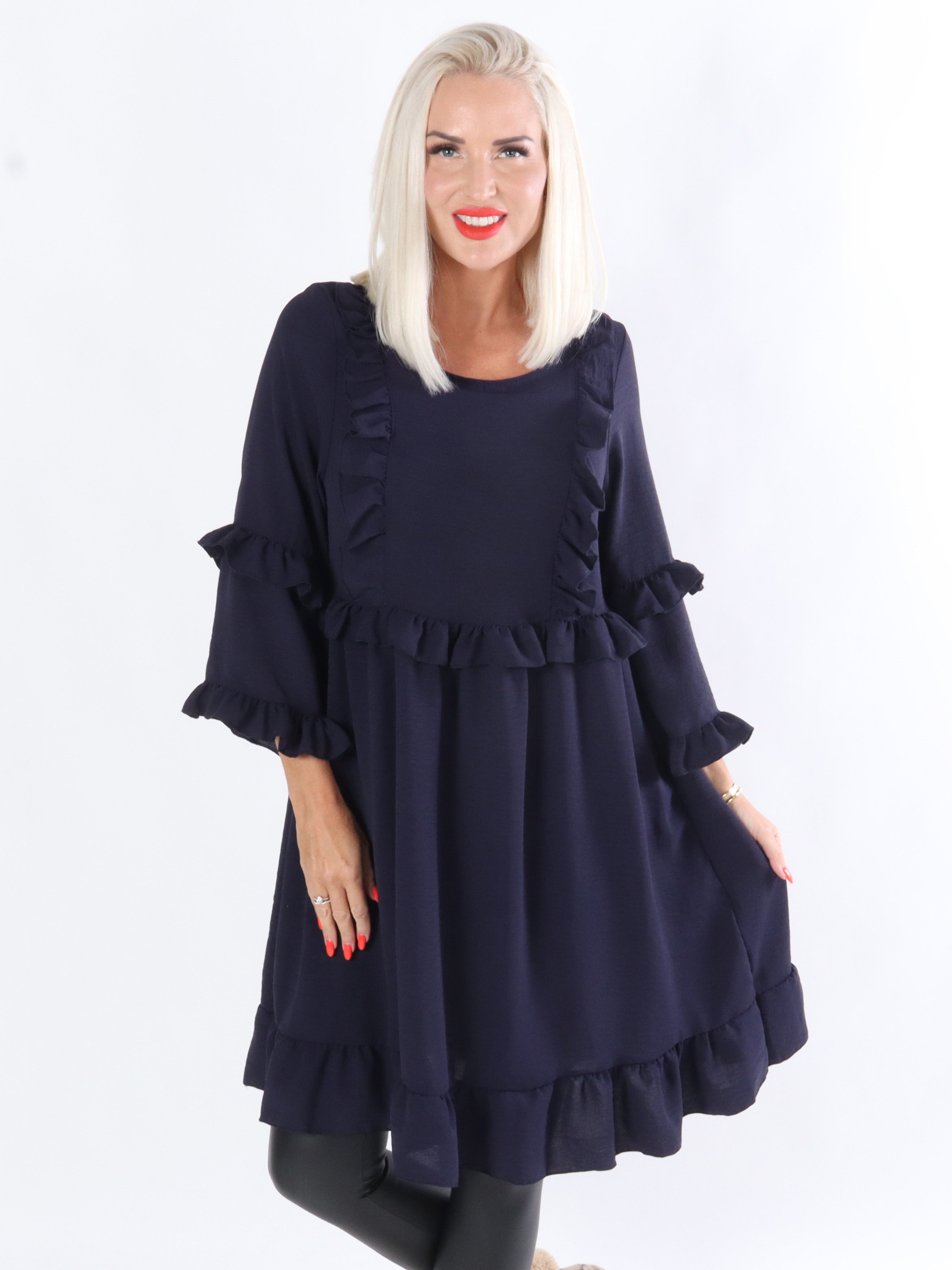 Thyra - Kjole i med flæsekanter foran