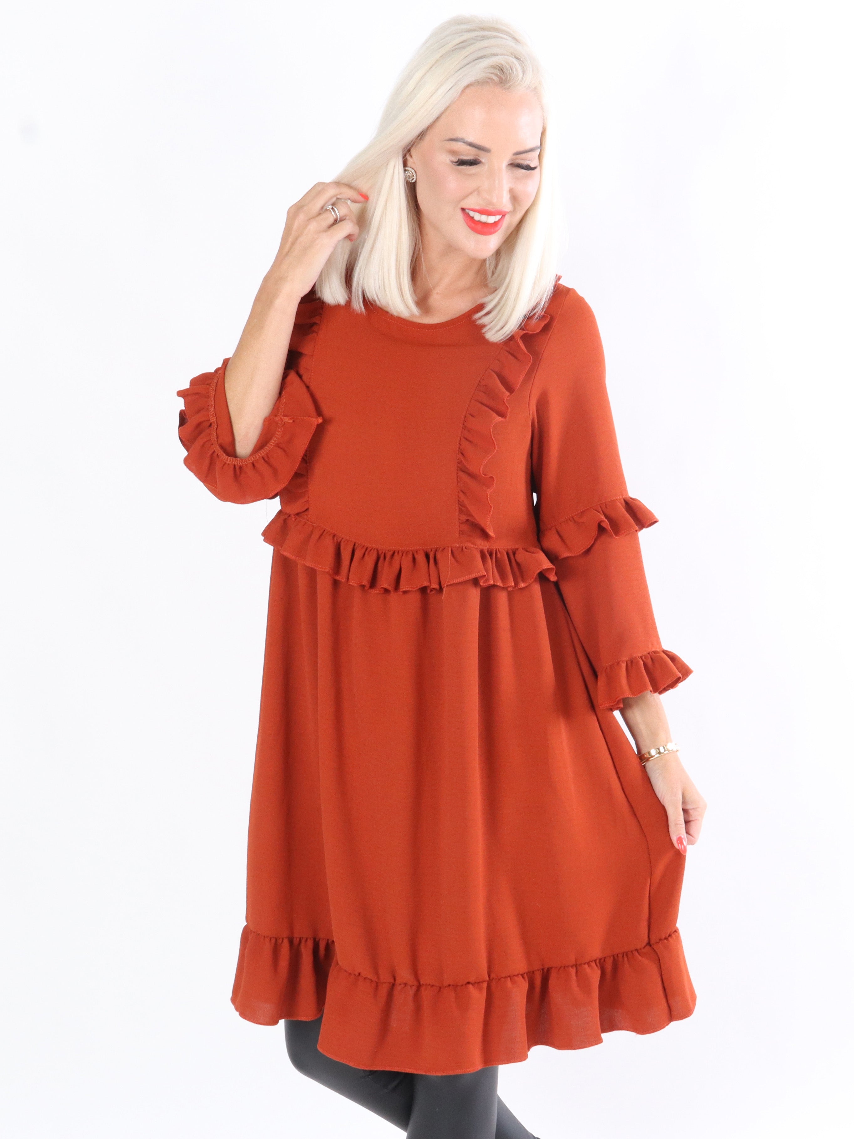 Thyra - Kjole i med flæsekanter foran