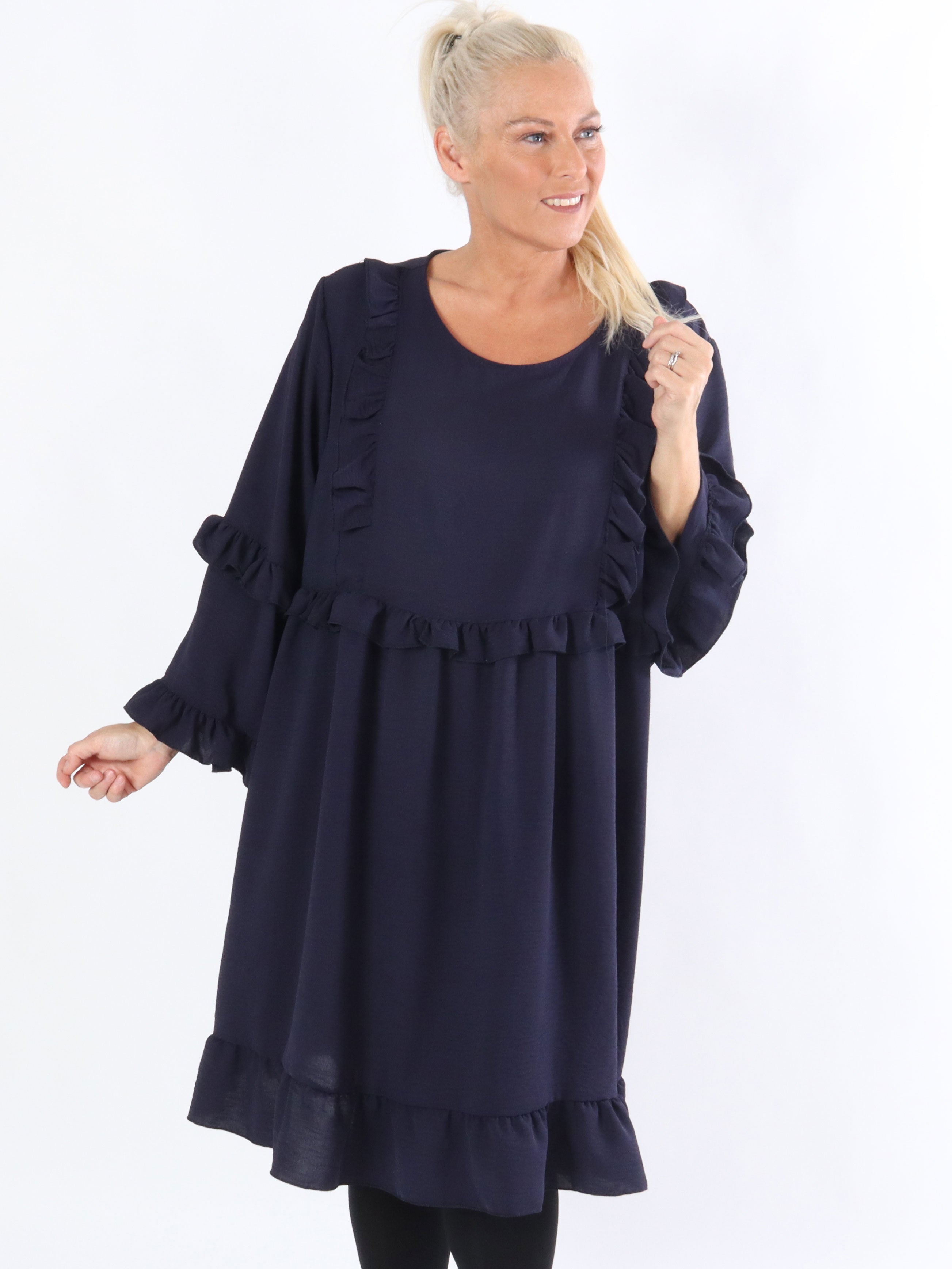 Thyra - Kjole i med flæsekanter foran