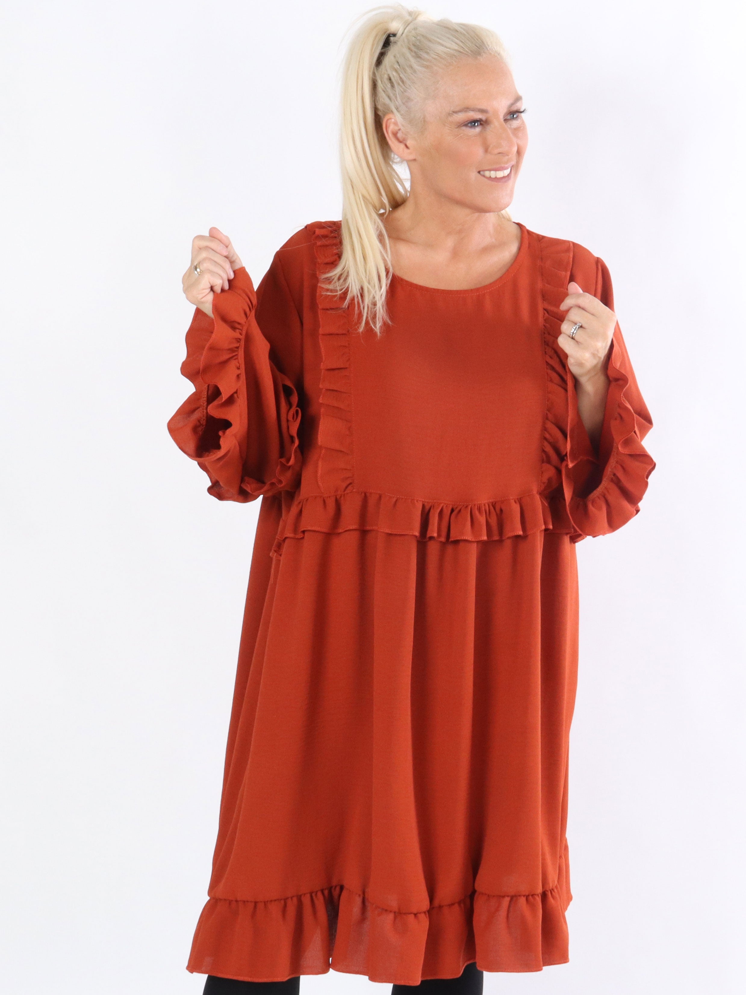 Thyra - Kjole i med flæsekanter foran