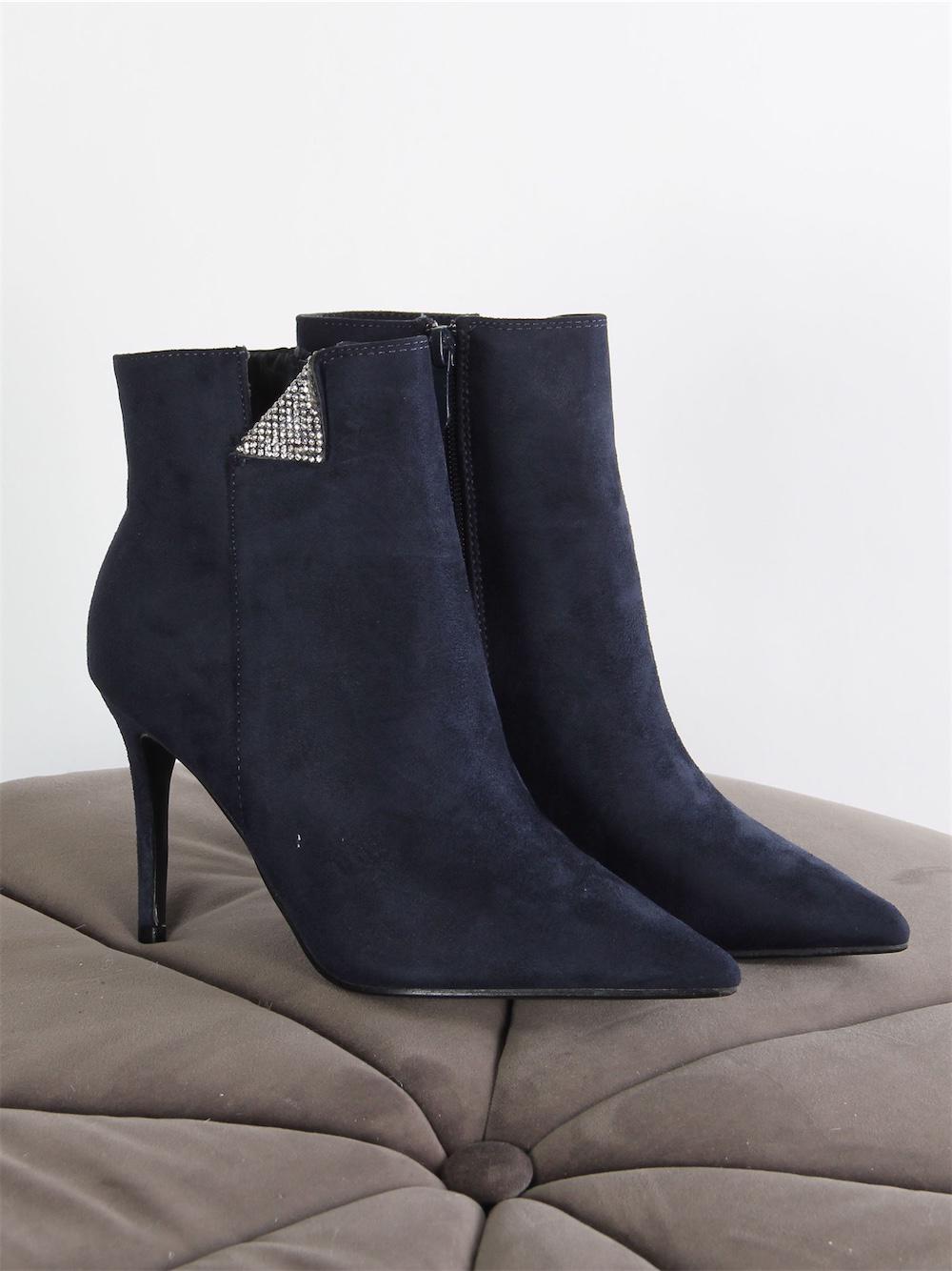 Tinna - Sort støvlet i ruskindslook med fine similisten