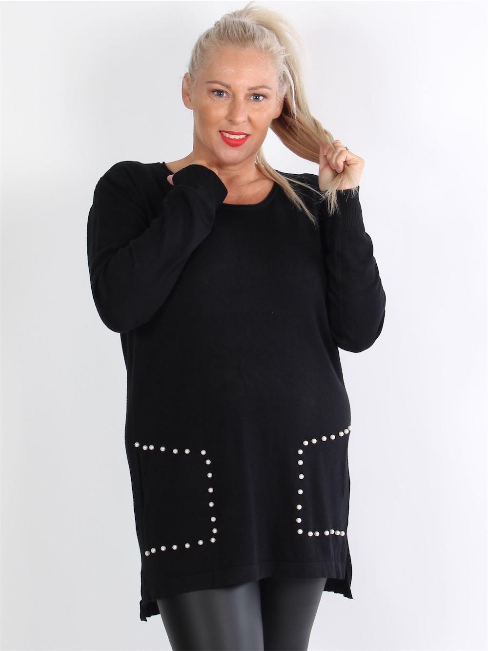 Toscara - Sort langærmet strikbluse med lommer omridset af hvide perler