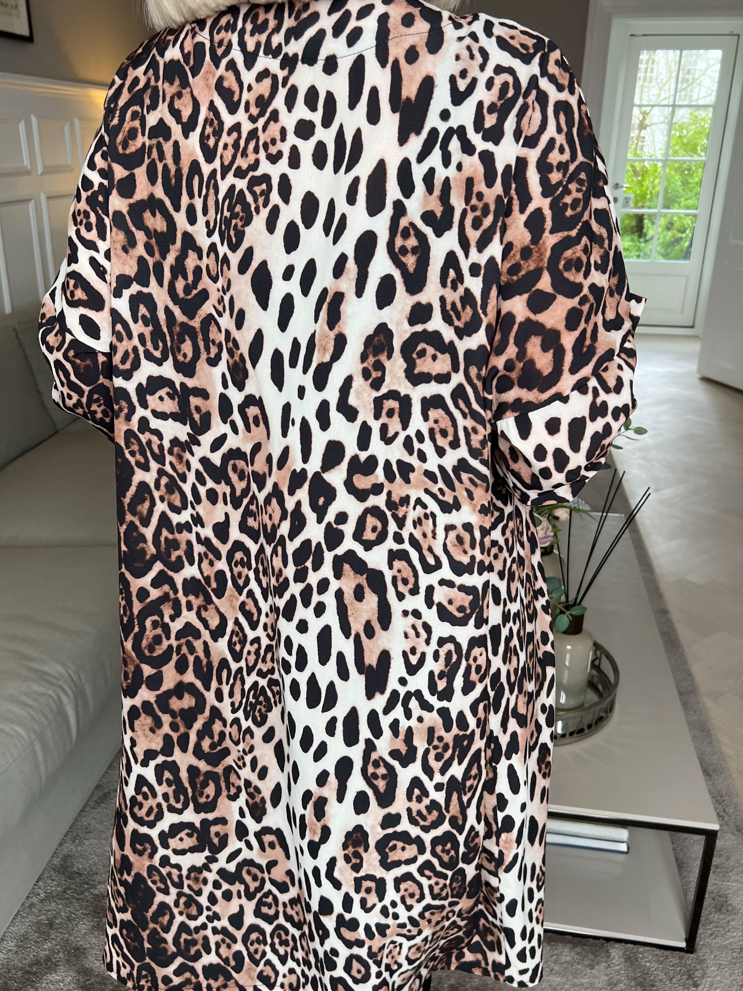 Vanesa Animal Kimono - Sød kimono i viskose med dyreprint