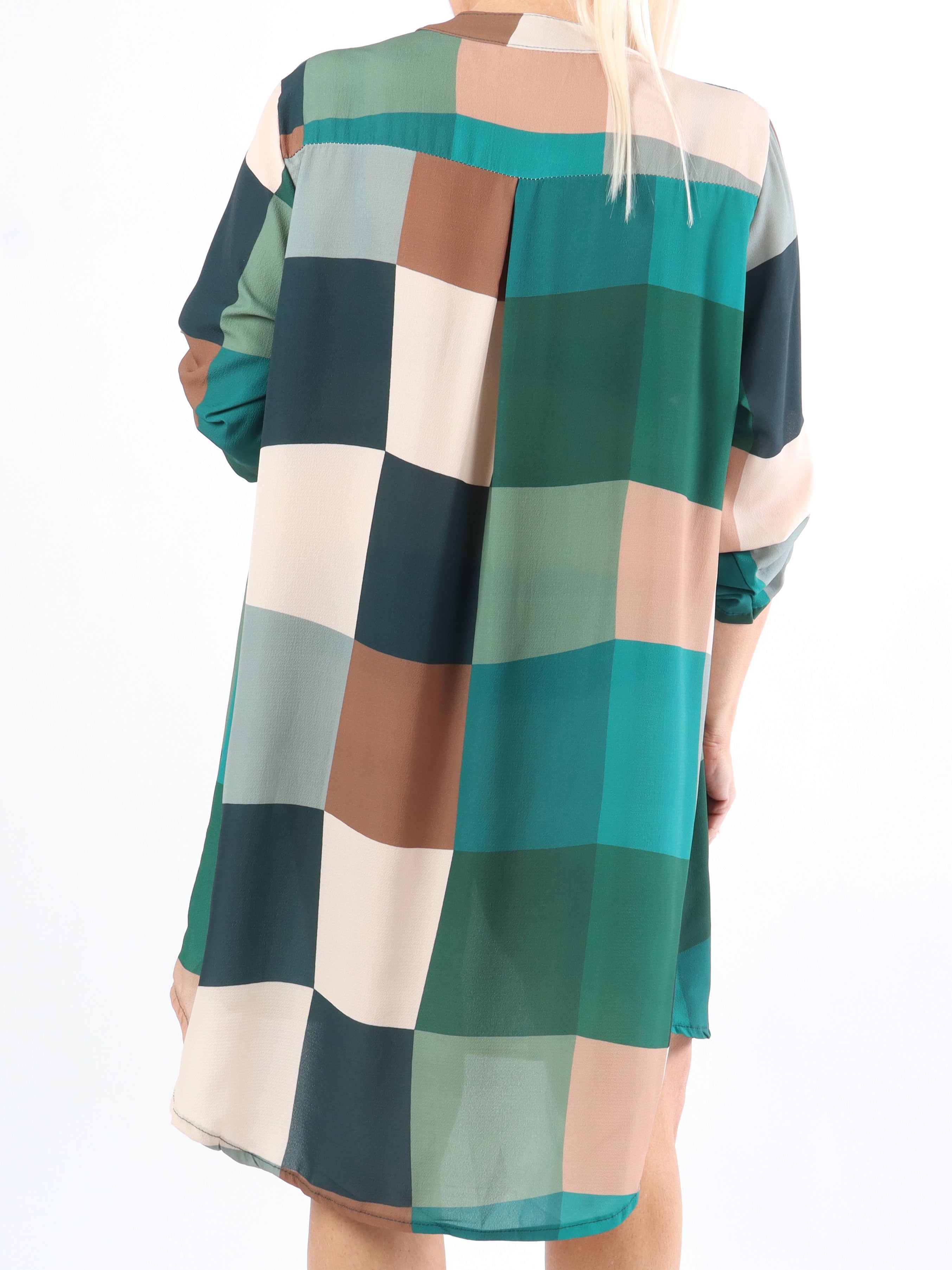 Vanesa Dress Check - Let og luftig plus size kjole