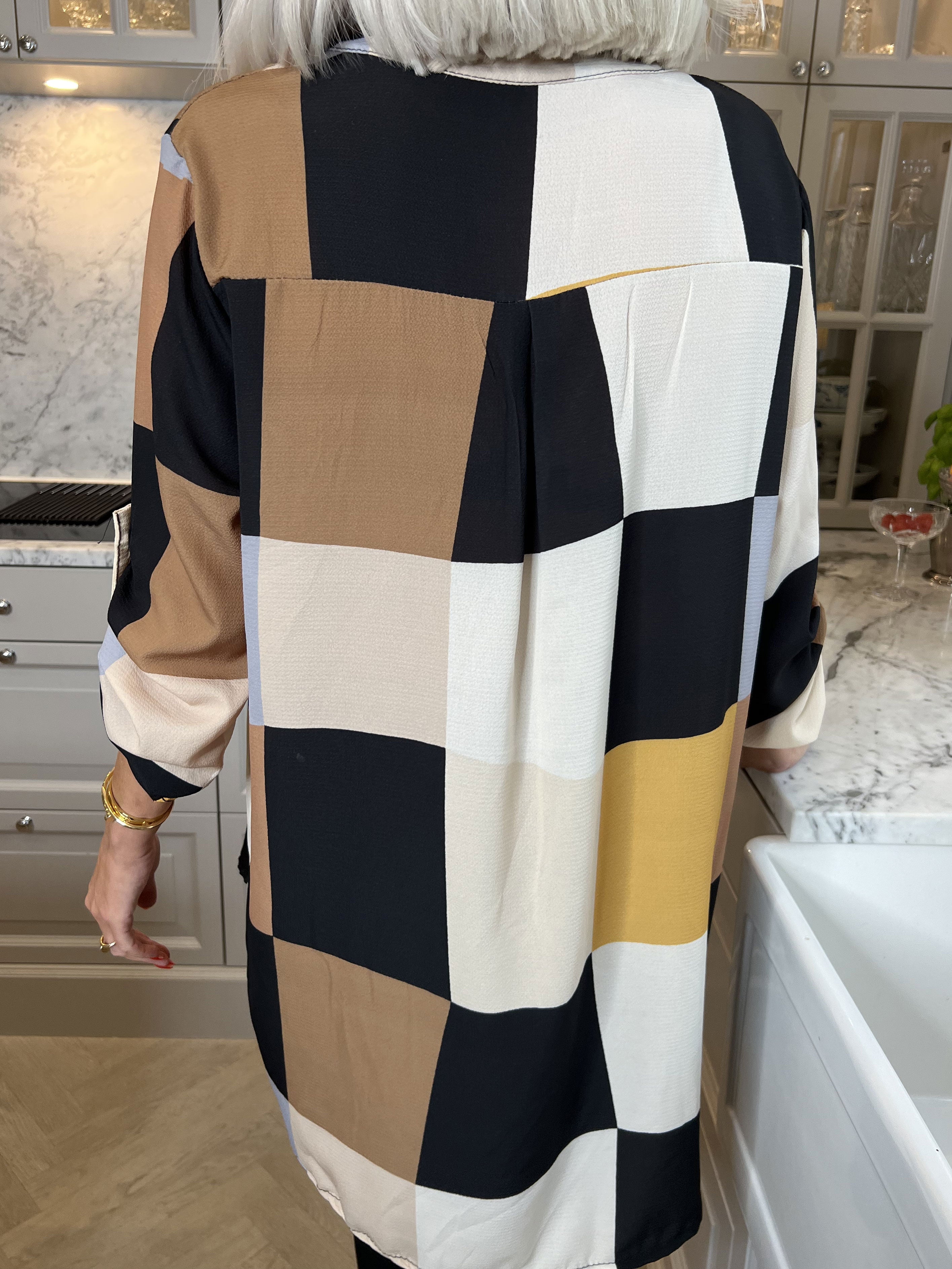 Vanesa - Lang ternet flerfarvet tunika