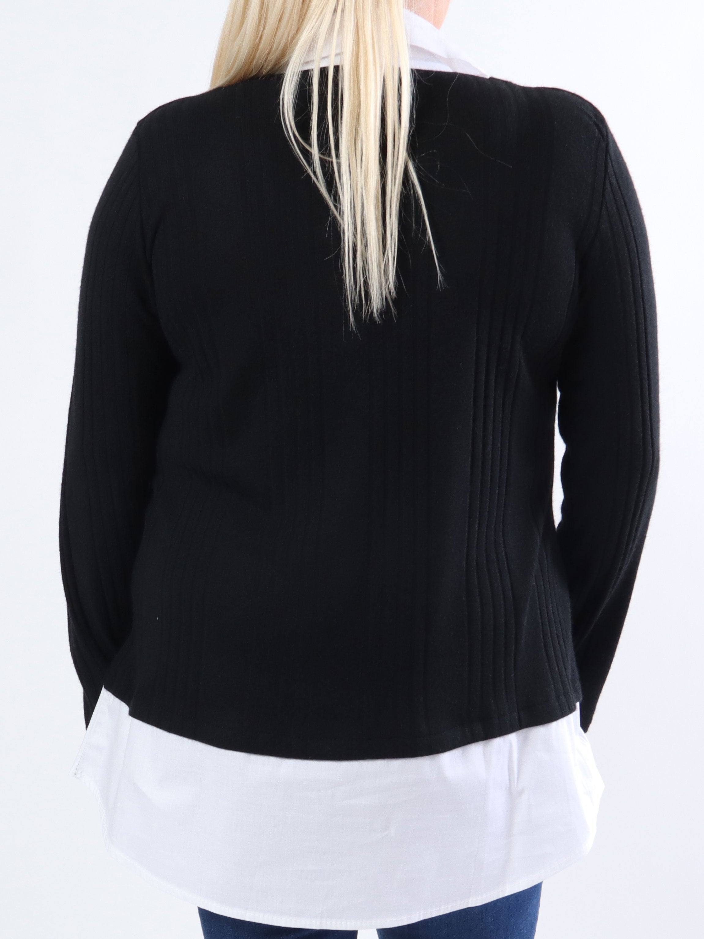 Vegin - Sød plus size bluse med snydeskjorte