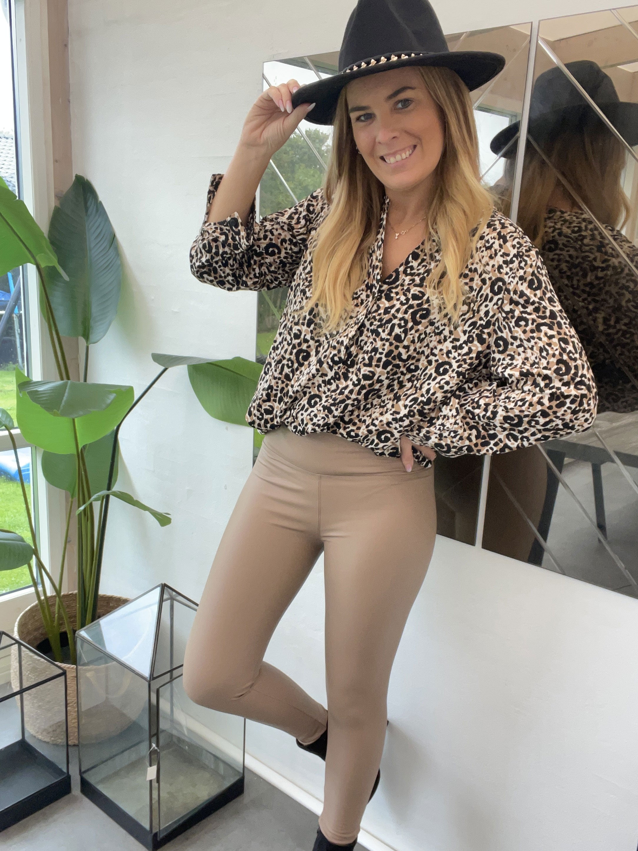 Veta - Leopard tunika med knapper