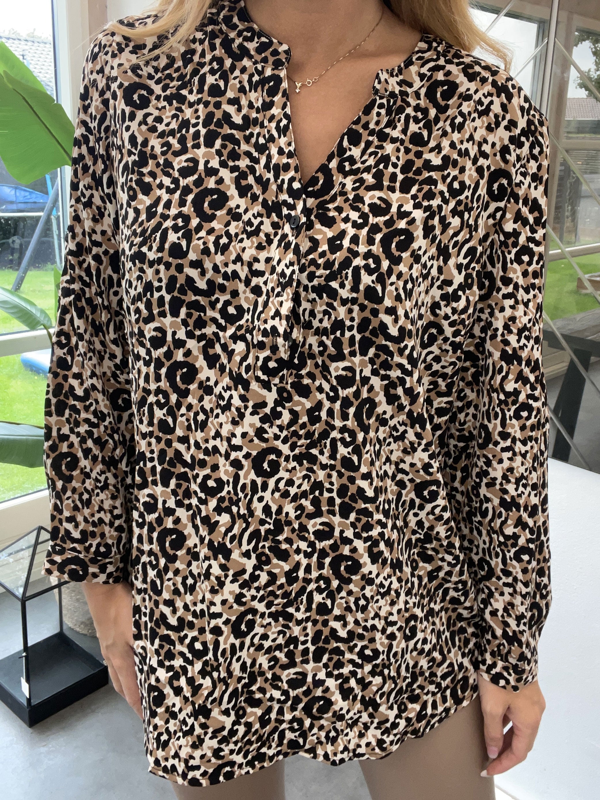 Veta - Leopard tunika med knapper