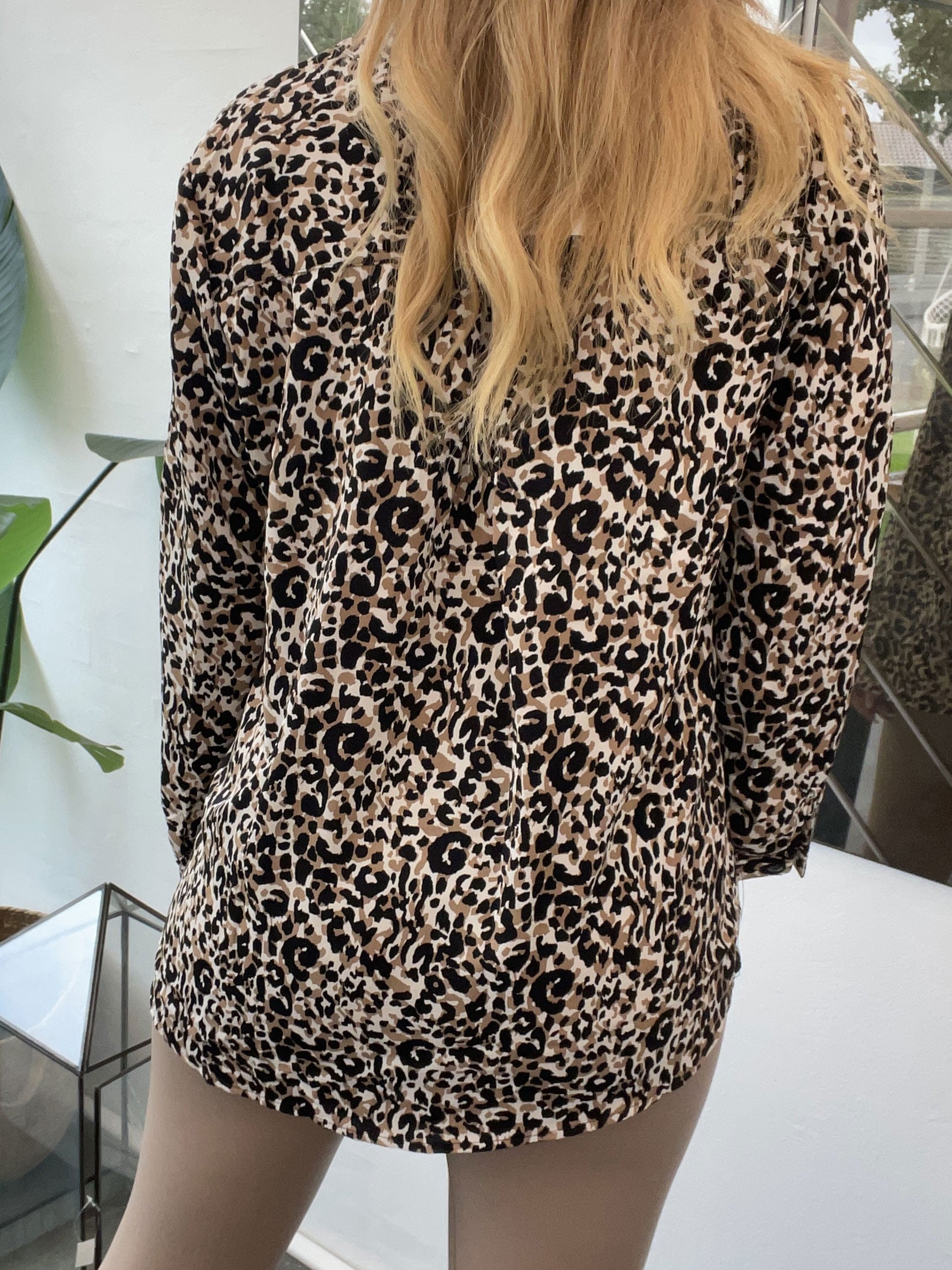 Veta - Leopard tunika med knapper