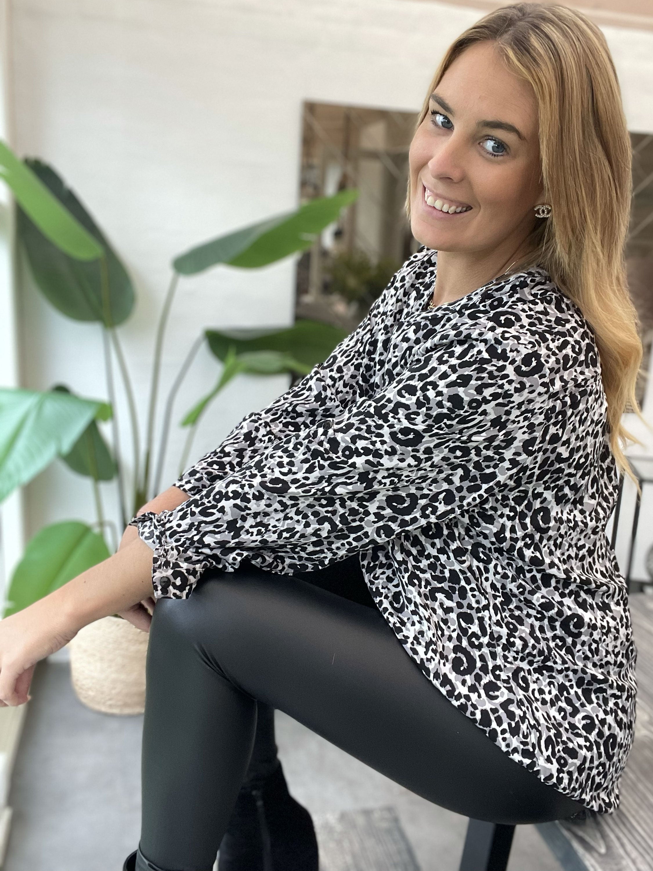 Veta - Leopard tunika med knapper