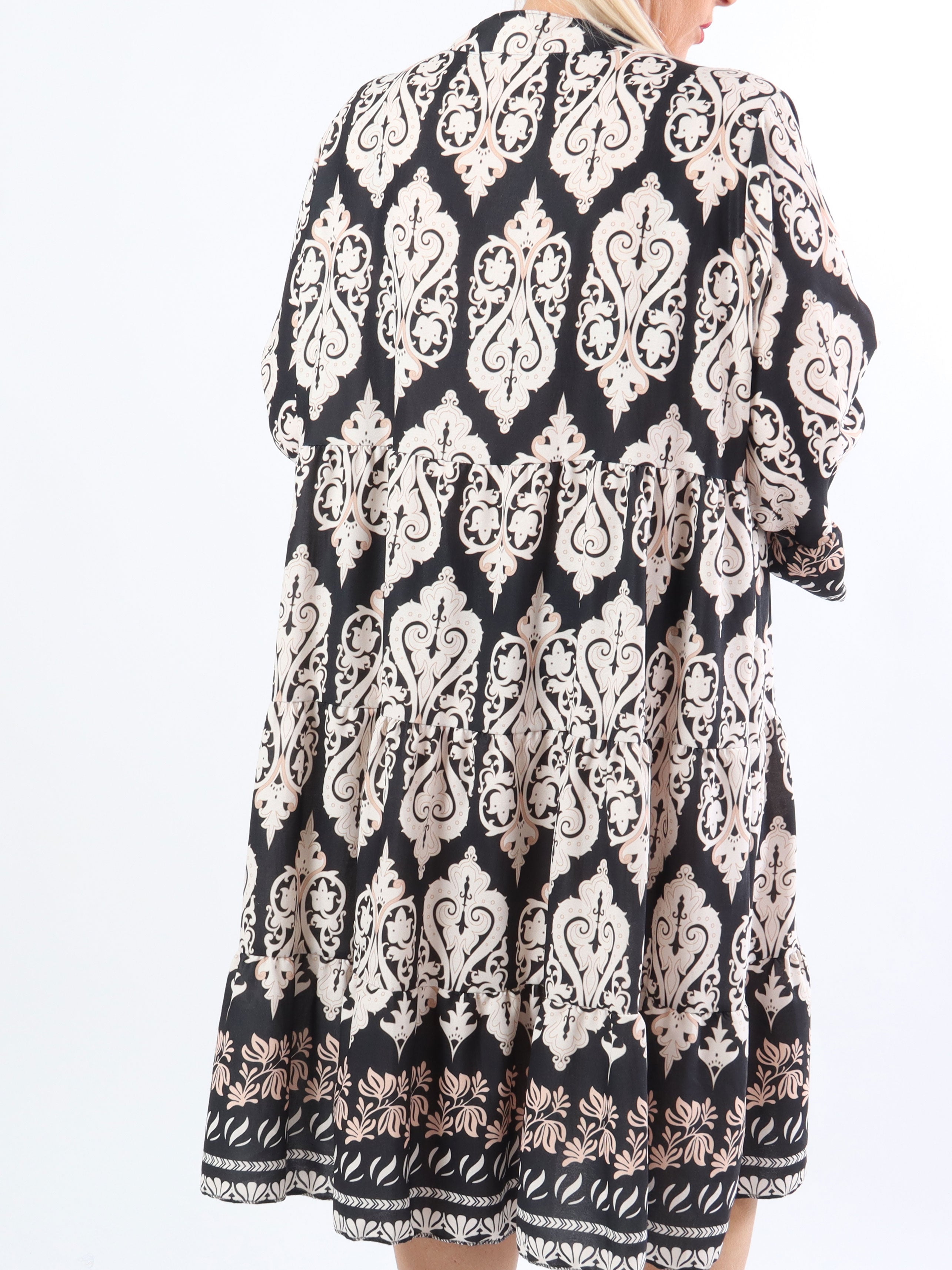 Vigdis - Sød mønstret plus size kjole i lag på lag look