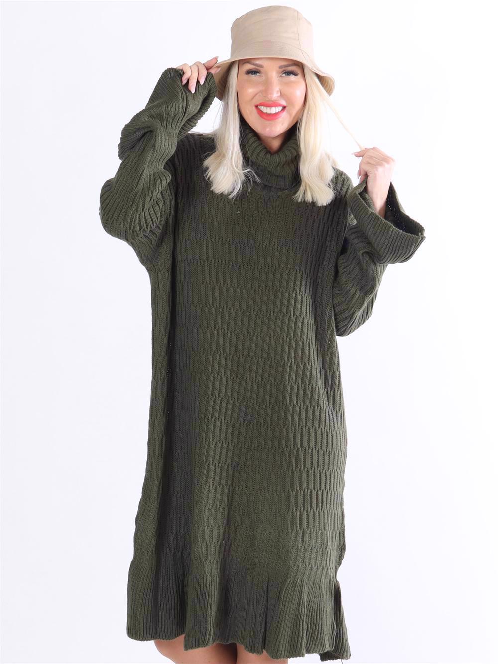 Vigga - Strikkjole med lille flæsekant i bunden