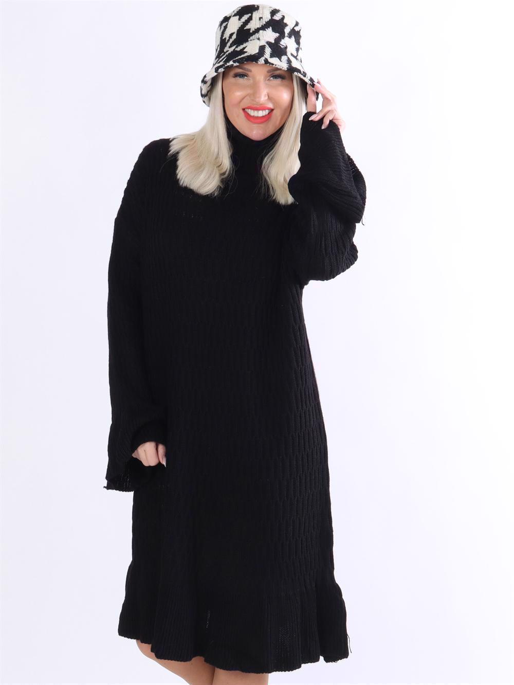 Vigga - Strikkjole med lille flæsekant i bunden