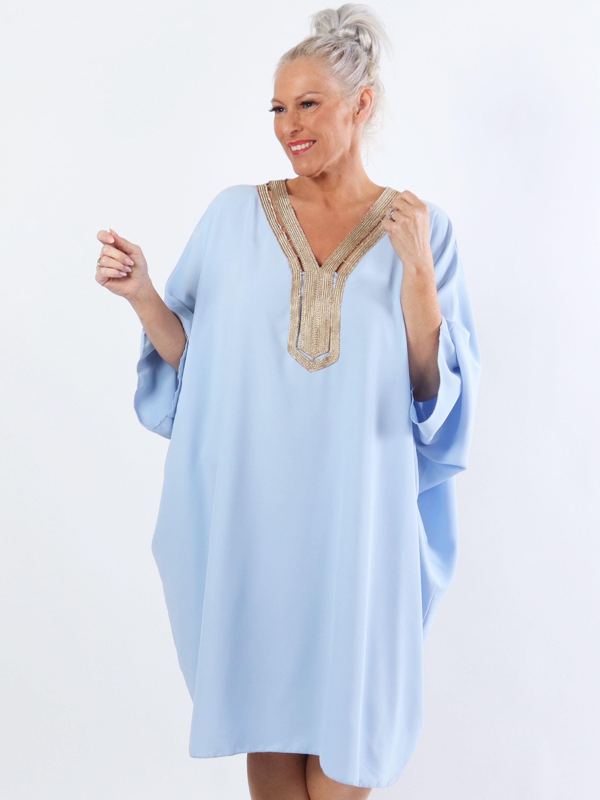 Viola - Plus size tunika med fin udskæring