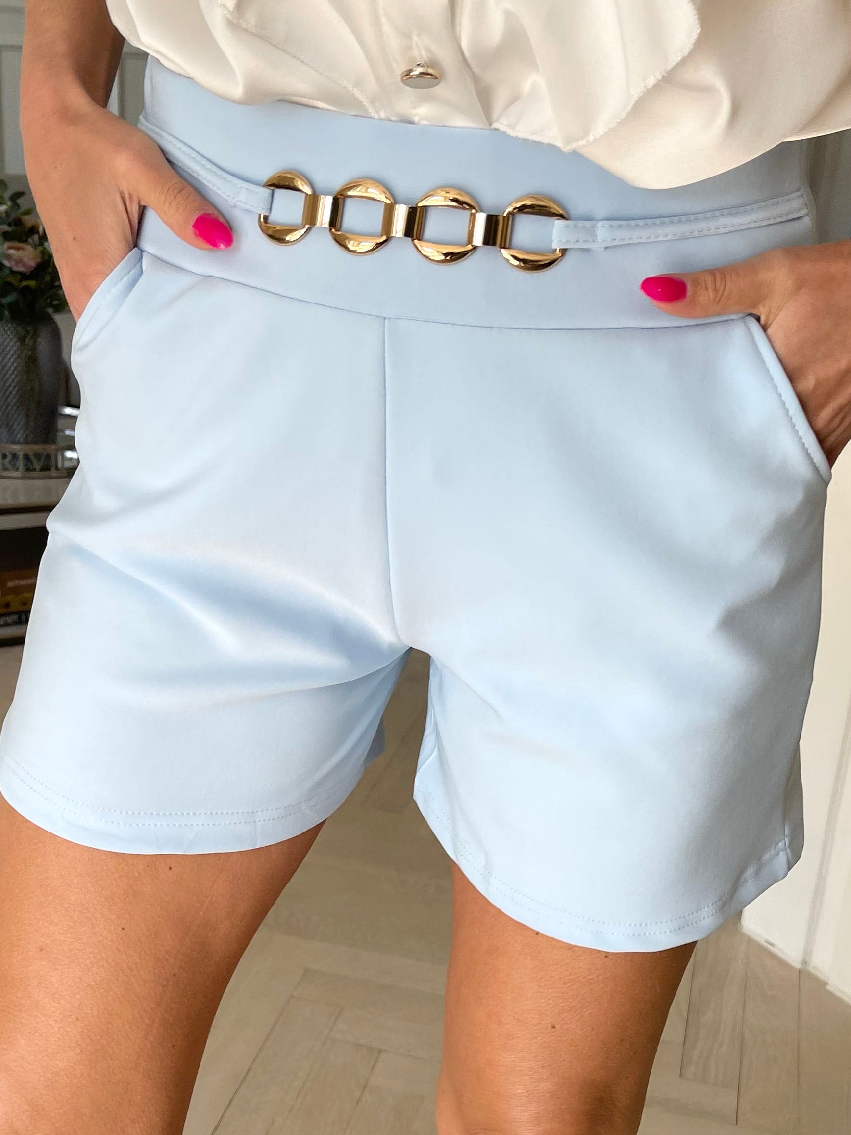 Viola - Bløde elastiske shorts med guldspænde