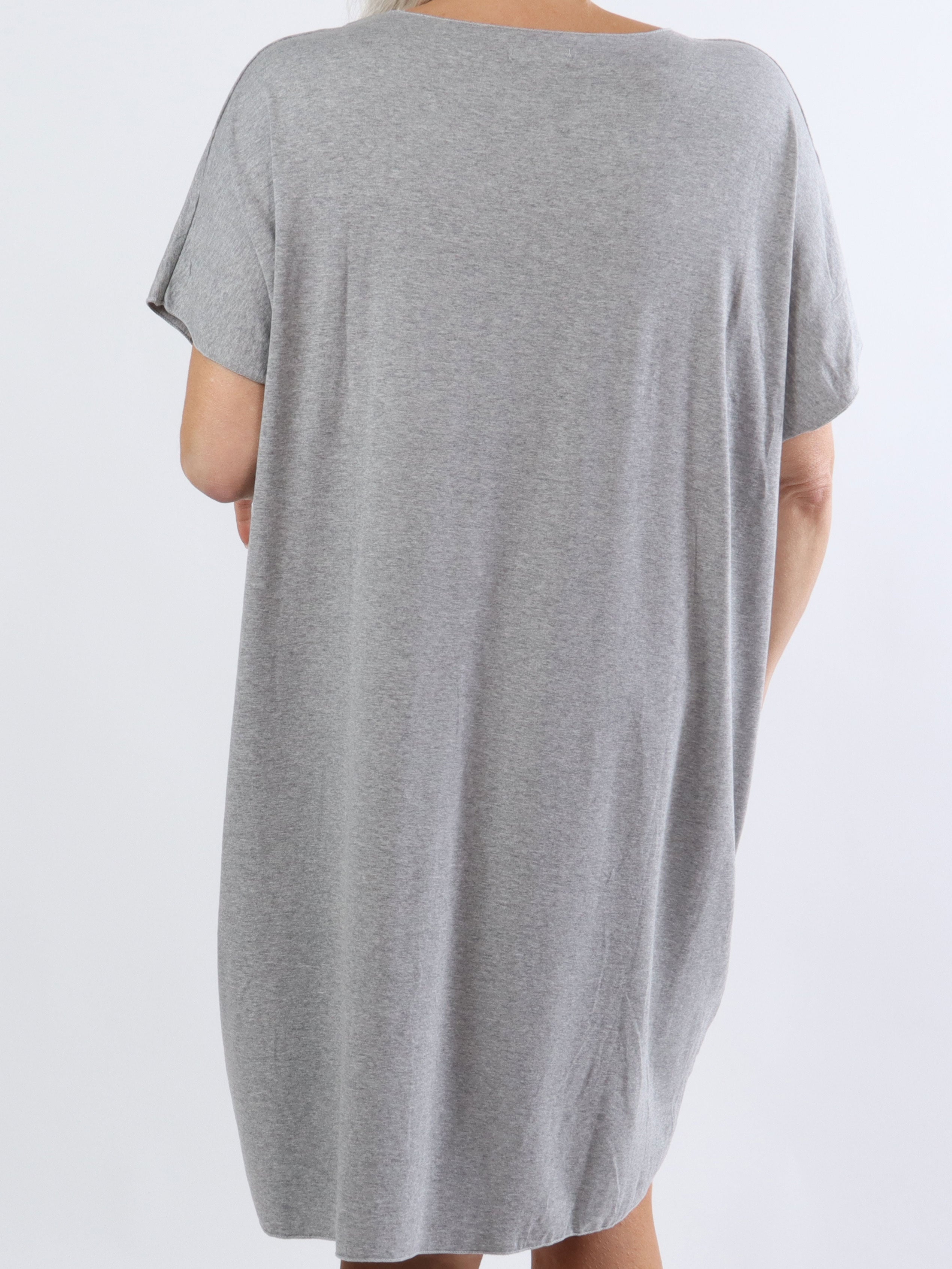 Vogue - Plus size t-shirtkjole i viskose med guld skrift