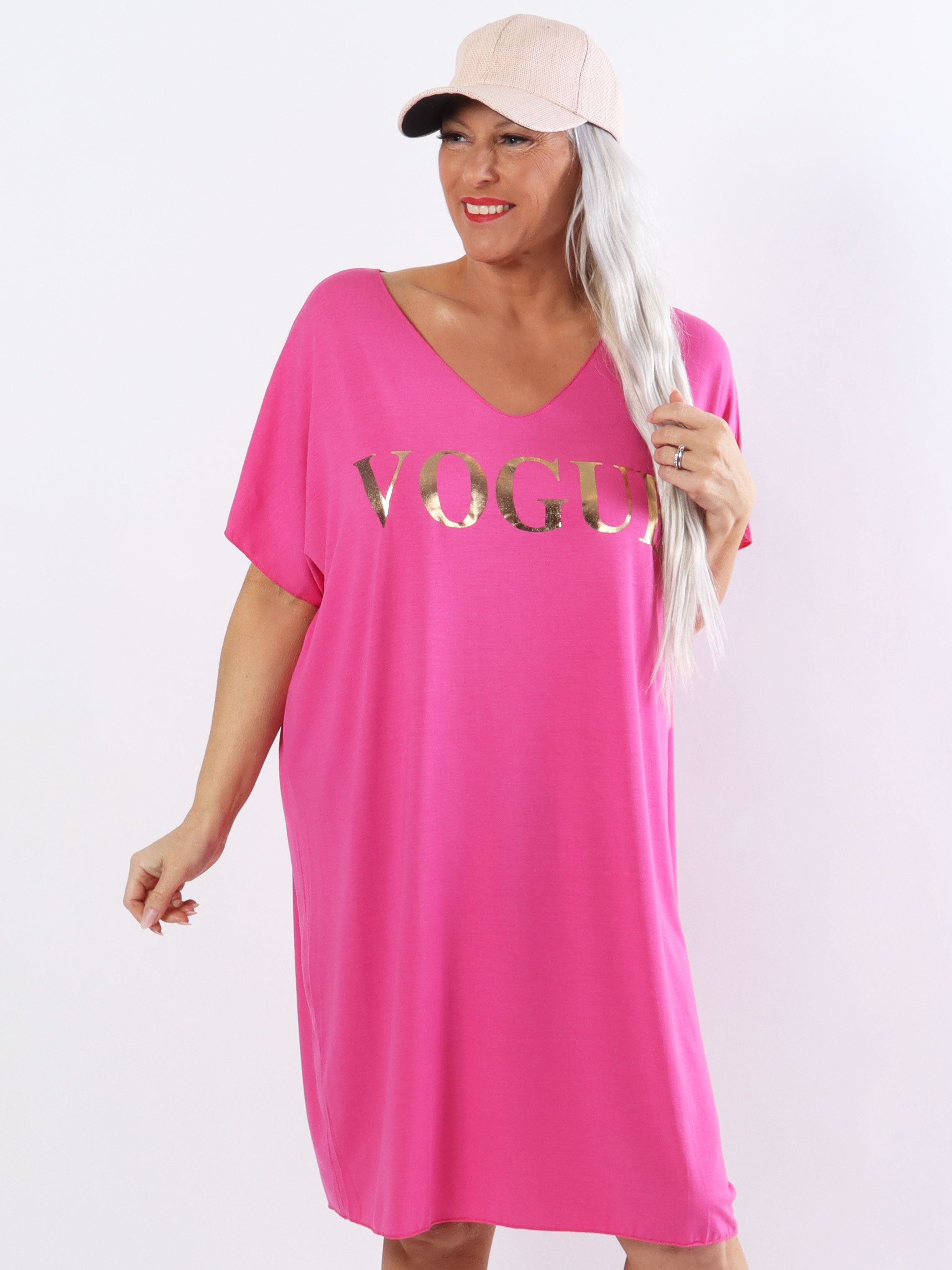 Vogue - Plus size t-shirtkjole i viskose med guld skrift