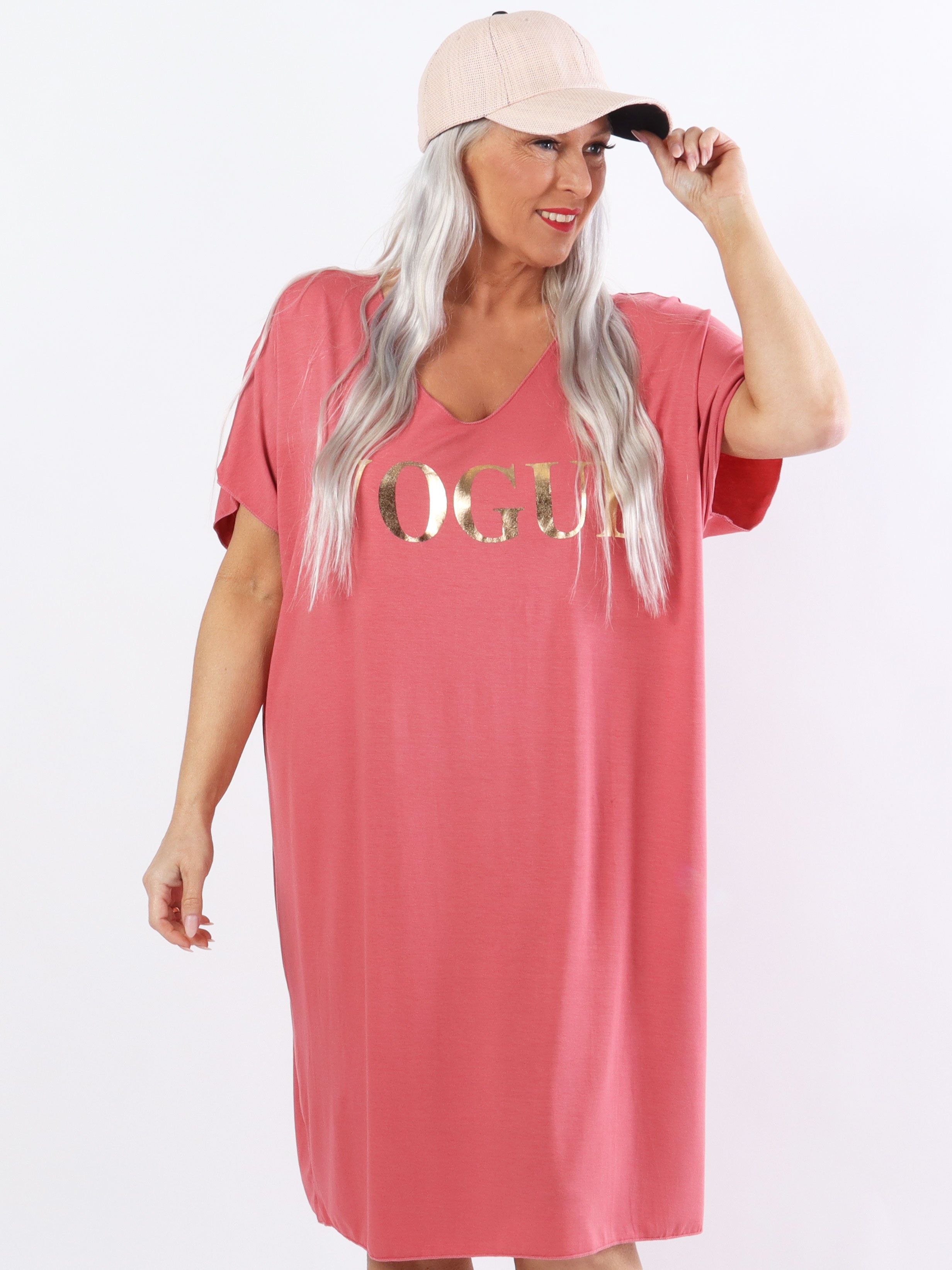 Vogue - Plus size t-shirtkjole i viskose med guld skrift
